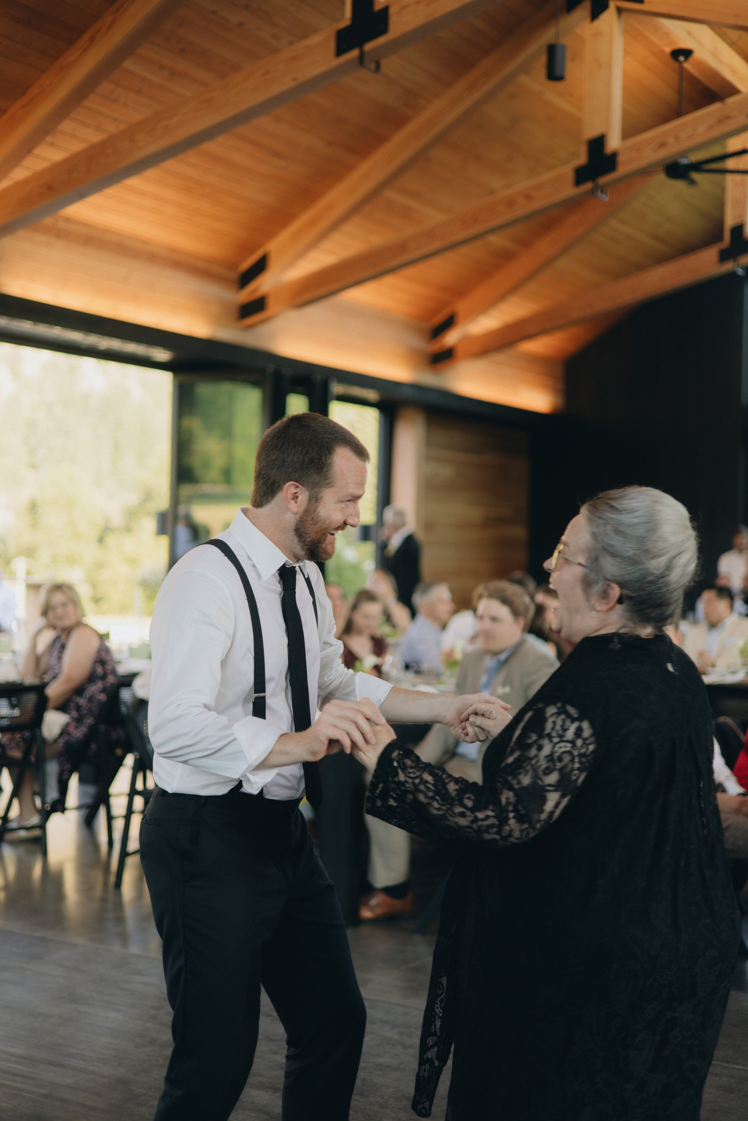 Wedding Shelby & Riley | Columbia River Gorge, WA | Georgy Shishkin Photography Photography. Portland Wedding Photographer | Authentic PNW Love Stories
