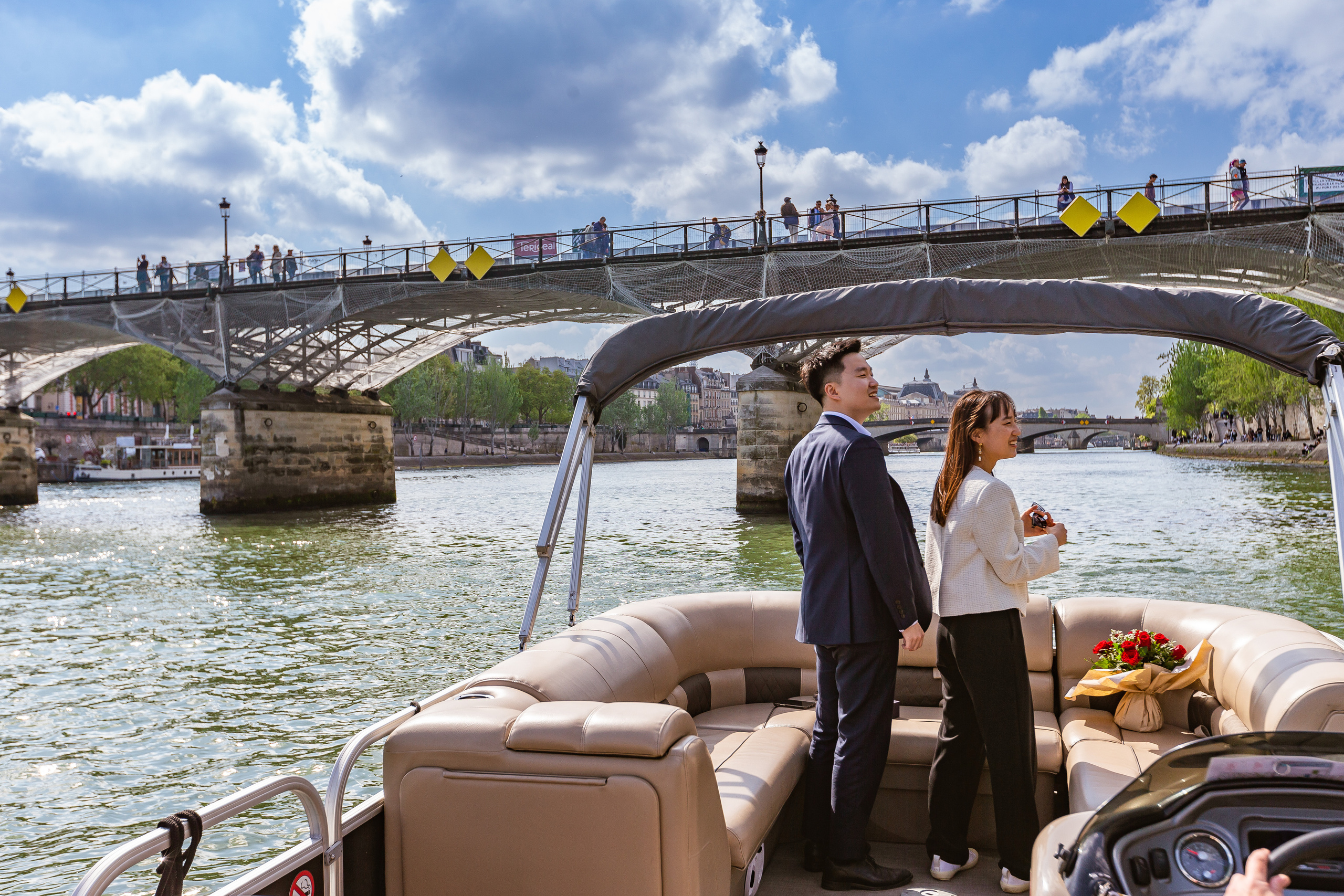 A Surprise Proposal on a Seine River Boat. Photographe à Paris