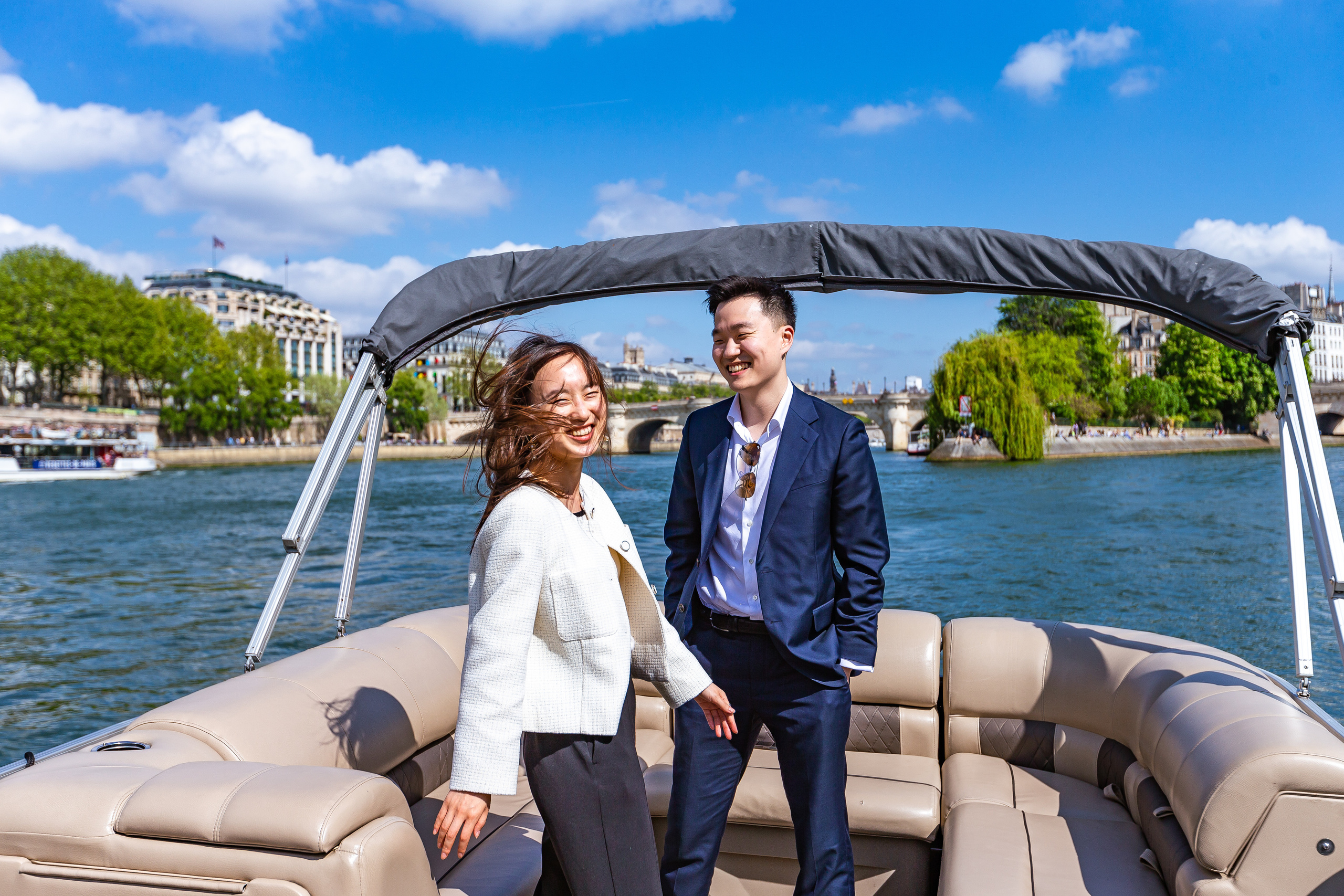 A Surprise Proposal on a Seine River Boat. Photographe à Paris