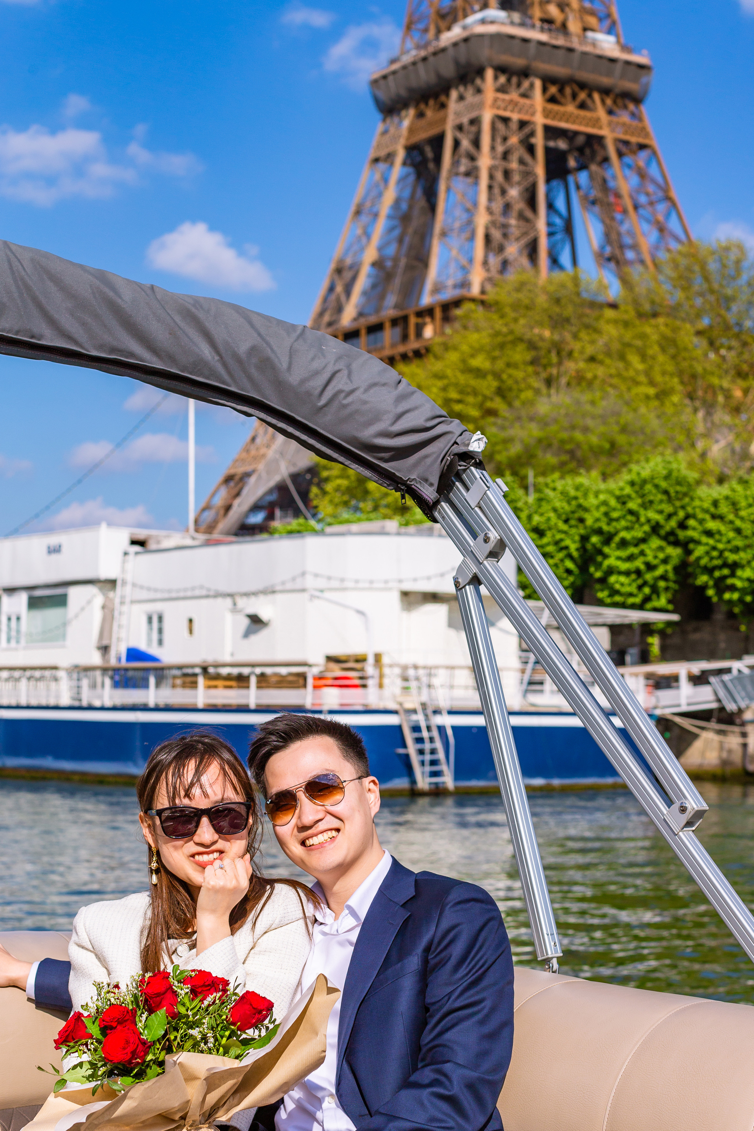 A Surprise Proposal on a Seine River Boat. Photographe à Paris