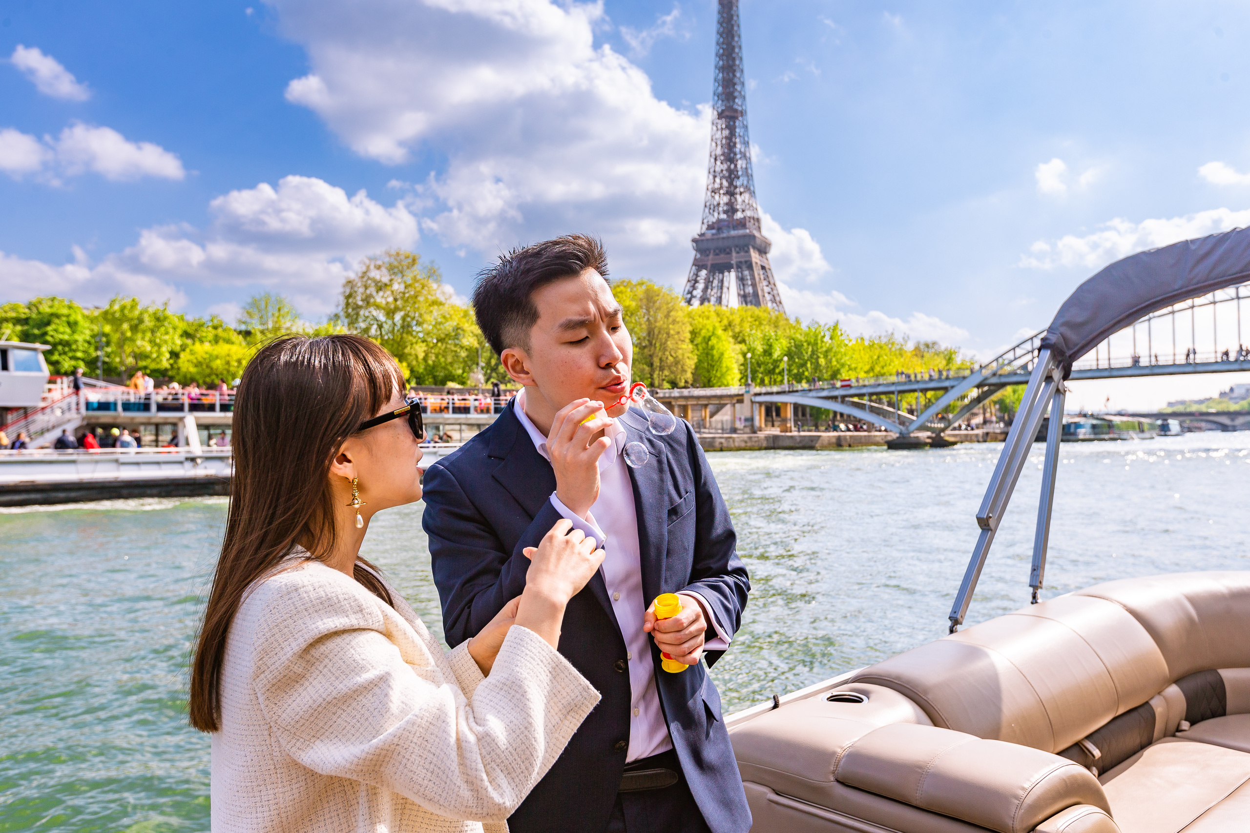 A Surprise Proposal on a Seine River Boat. Photographe à Paris