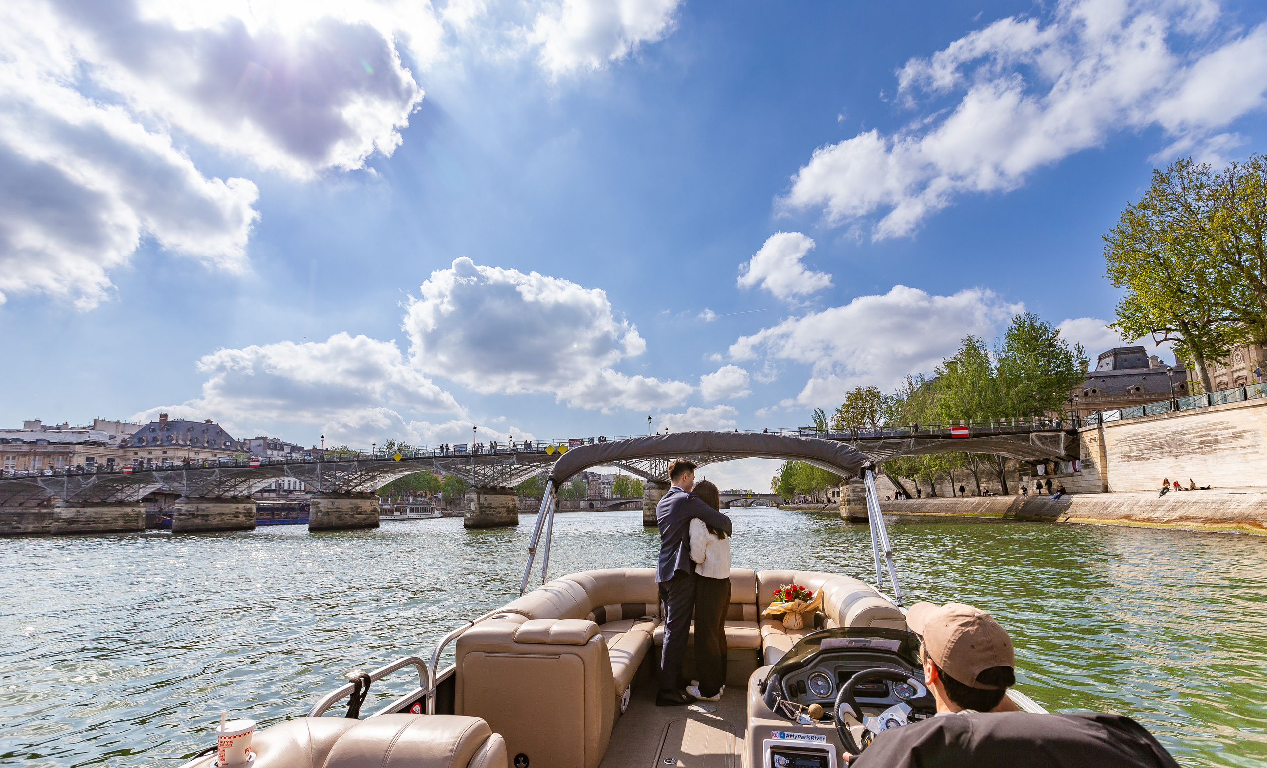 A Surprise Proposal on a Seine River Boat. Photographe à Paris