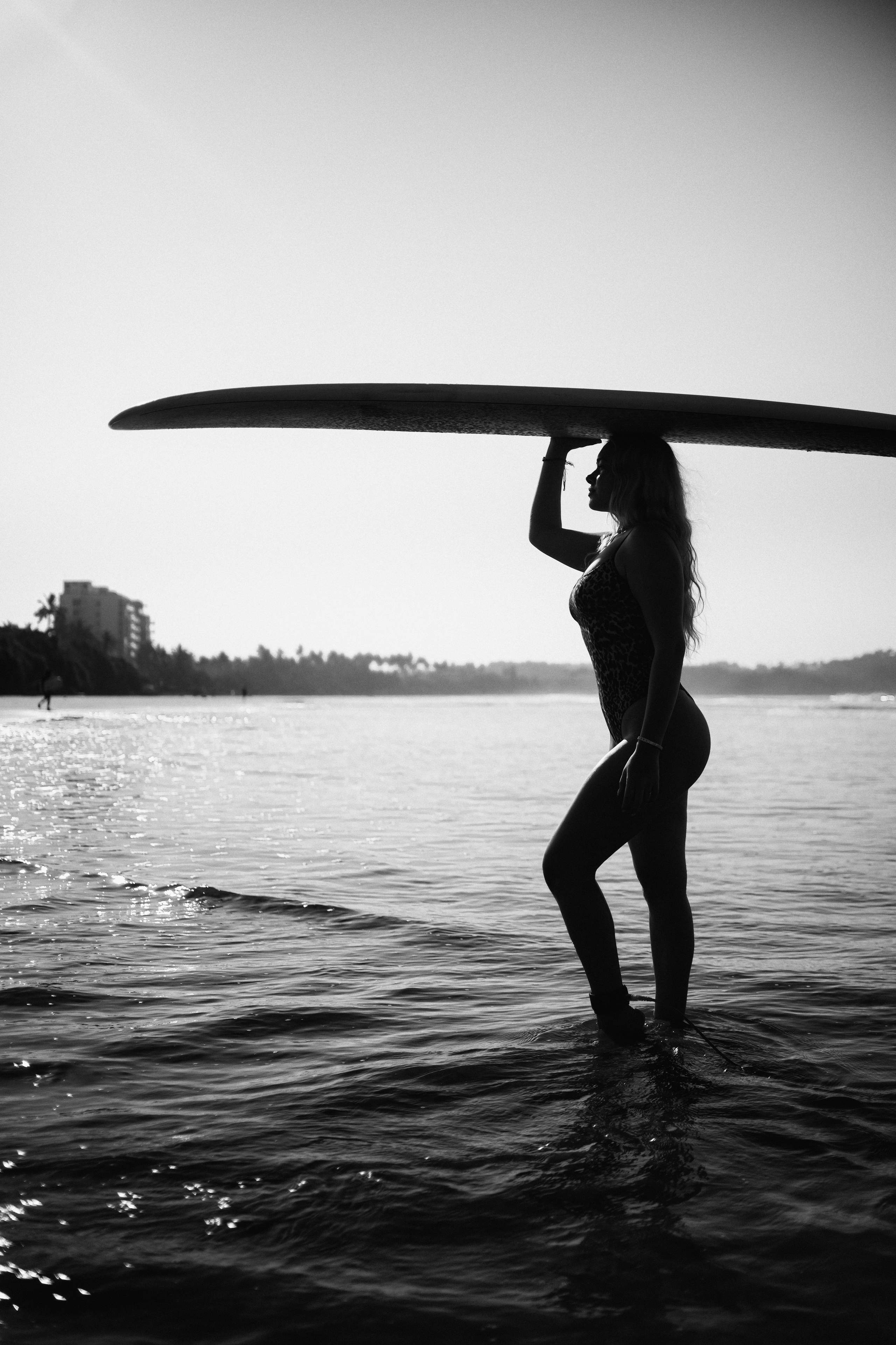 Photoshoot with a surfboard | BW