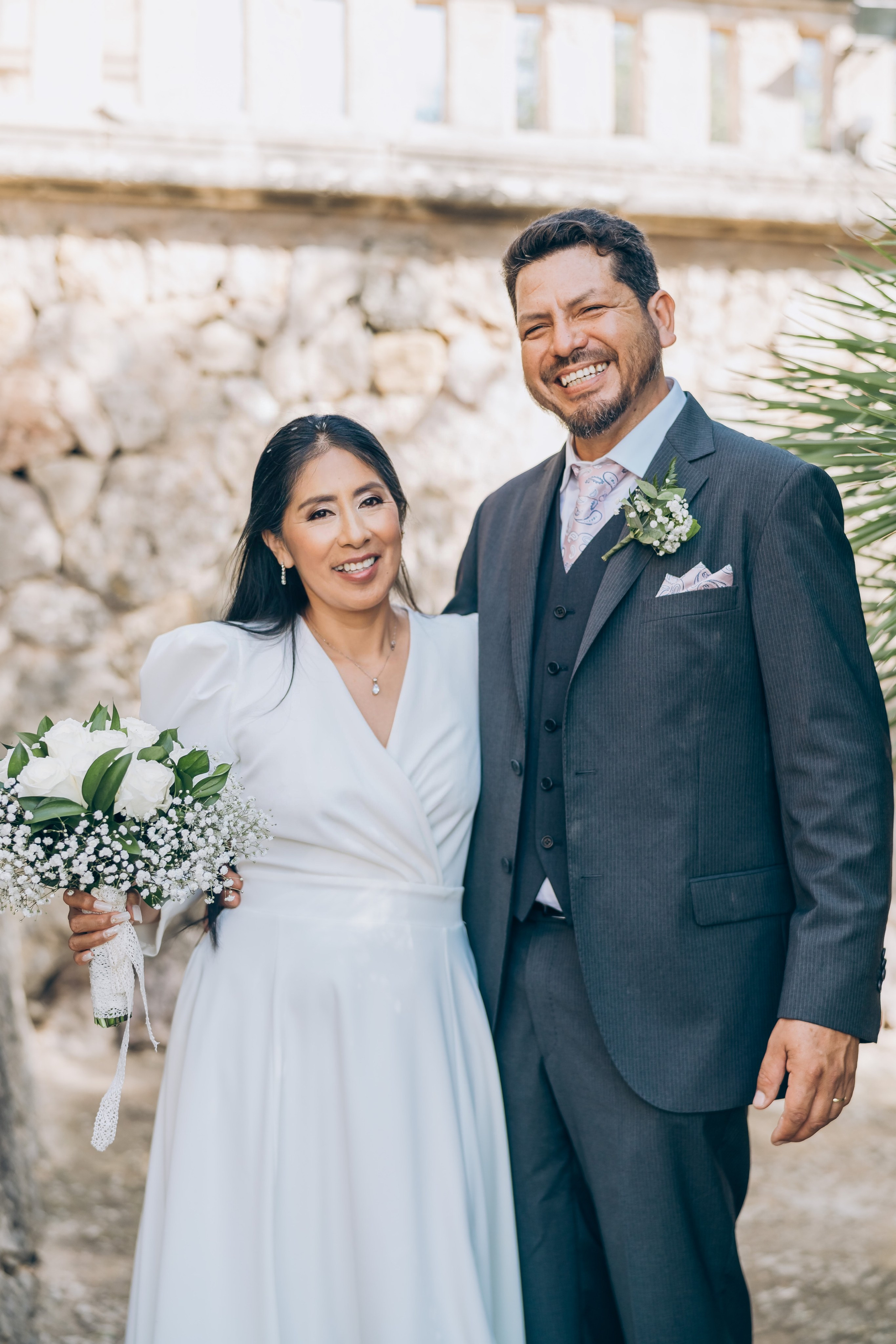 Sincere emotions at a wedding photo shoot. Photographer in Mallorca