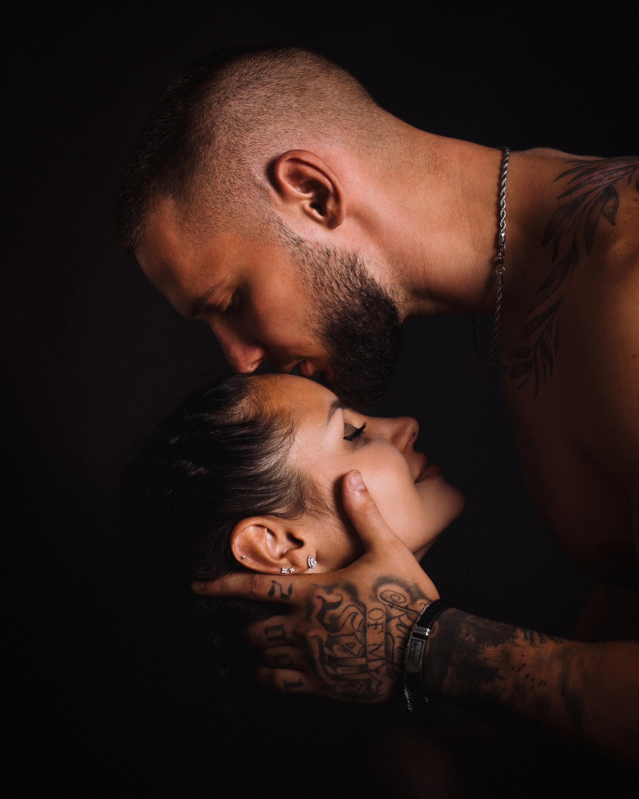 Laura x Daniel — Conexiune, Contrast și Cinematic. VStudio — mai mult decât fotografii