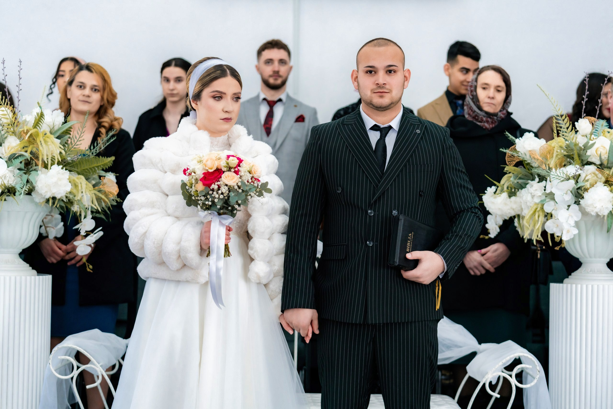 Fotograf nuntă Târgu Neamț – Samuel și Roxana, fotografie autentică realizată de AlinoFotoStudio 2. Fotograf nuntă Iași, Bacău, Suceava și Botoșani – Alin Chirilă surprinzând momente reale de nuntă 3. Fotografie de nuntă cu emoție și credință – AlinoFotoStudio, fotograf povestitor 4. Fotograf profesionist nuntă în Moldova – cadre naturale și pline de emoție 5. Alin Chirilă fotograf nuntă – poveste reală surprinsă prin fotografie 6. Fotograf nuntă cu stil documentar – momente autentice din ziua nunții Pregătiri mireasă acasă – fotografie naturală realizată de Alin Chirilă fotograf nuntă 8. Detalii din ziua nunții – fotograf nuntă Iași și Botoșani, AlinoFotoStudio 9. Emoții din dimineața nunții – fotograf profesionist Moldova 10. Cadre autentice din pregătiri – fotograf nuntă Suceava și Bacău Ceremonie religioasă nuntă – moment emoționant surprins de fotograf Alin Chirilă 12. Nuntă cu valori creștine – fotografie din biserică realizată cu discreție 13. Rugăciune și emoție în ziua nunții – fotograf nuntă Târgu Neamț 14. Legământ în fața lui Dumnezeu – fotografie de nuntă autentică 15. Fotograf nuntă biserică – momente sincere și pline de semnificație Petrecere de nuntă – cadre naturale realizate de AlinoFotoStudio 17. Bucurie și dans la nuntă – fotograf nuntă Iași și împrejurimi 18. Momente autentice de la restaurant – fotograf nuntă Bacău Suceava 19. Atmosferă de nuntă surprinsă discret – Alin Chirilă fotograf -AlinoFotoStudio – fotograf nuntă cu abordare naturală și emoțională 21. Alin Chirilă fotograf – povestitor prin fotografie de nuntă 22. Fotograf nuntă în Moldova – stil documentar și autentic 23. Fotografie de nuntă sinceră și elegantă – AlinoFotoStudio- Fotograf nuntă Iași Bacău Suceava Botoșani – Alin Chirilă AlinoFotoStudio 26. Fotograf nuntă Târgu Neamț și Moldova – fotografie profesională de eveniment 27. Fotograf nuntă cu valori creștine și stil documentar – AlinoFotoStudio - Alin Chirilă – AlinoFotoStudio Fotograf nuntă Iași • Bacău • Suceava • Botoșani - Samuel & Roxana, Târgu Neamț -Momente reale, trăite sincer și păstrate pentru totdeauna.