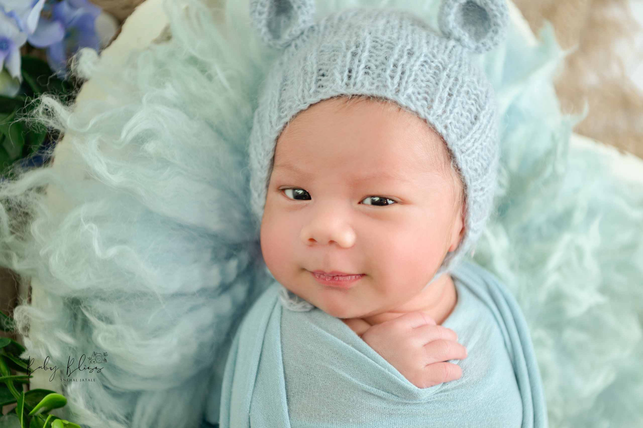 Best newborn photographer in Doha, Qatar. Best infant photoshoot in Doha, Qatar. Newborn photo session in Doha Qatar, baby, sitter, cake smash, pre-birthday, maternity, family photographer in Doha, Qatar