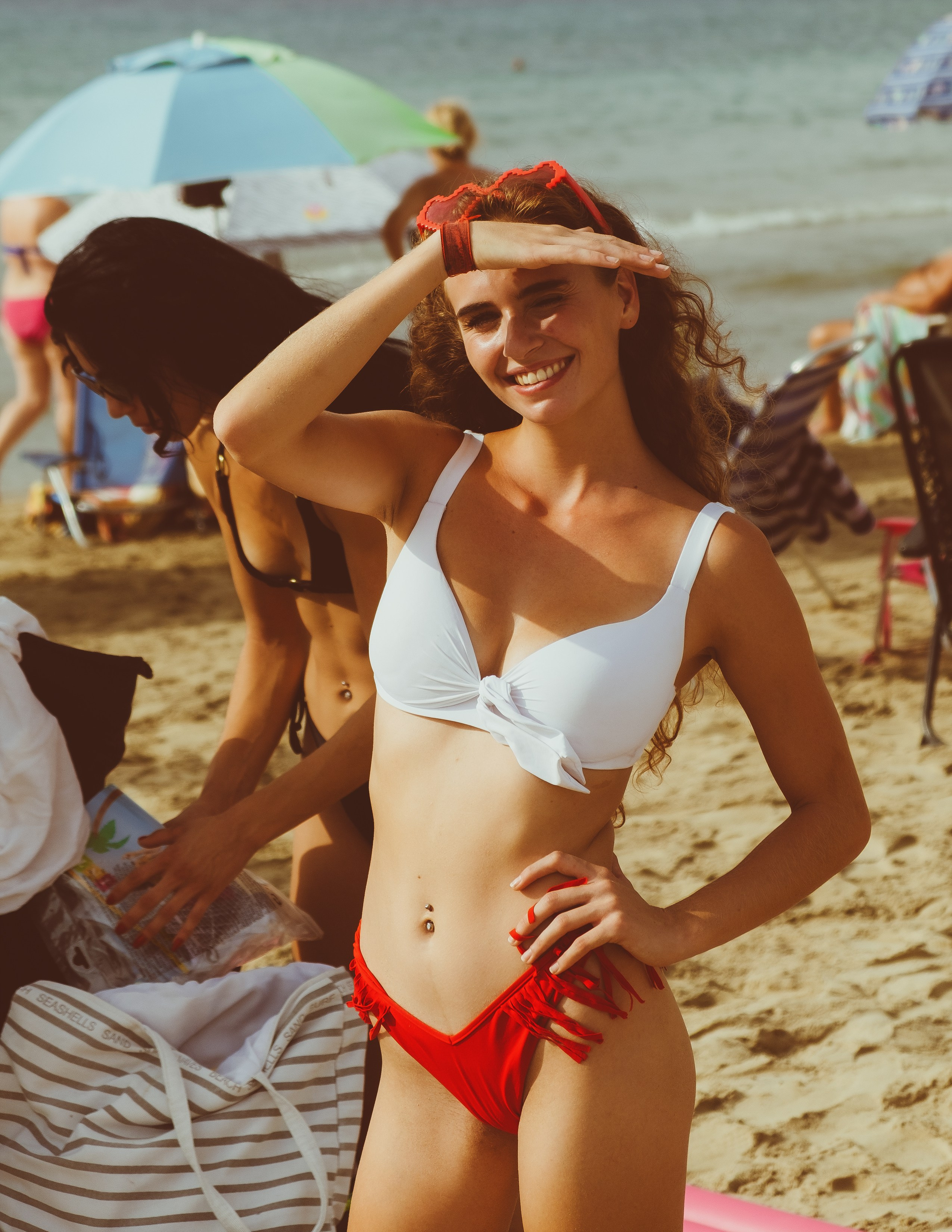 Beetlejuice на море: Экспериментальная фотосессия с цирковыми артистами — Фотограф Андрей Луковников