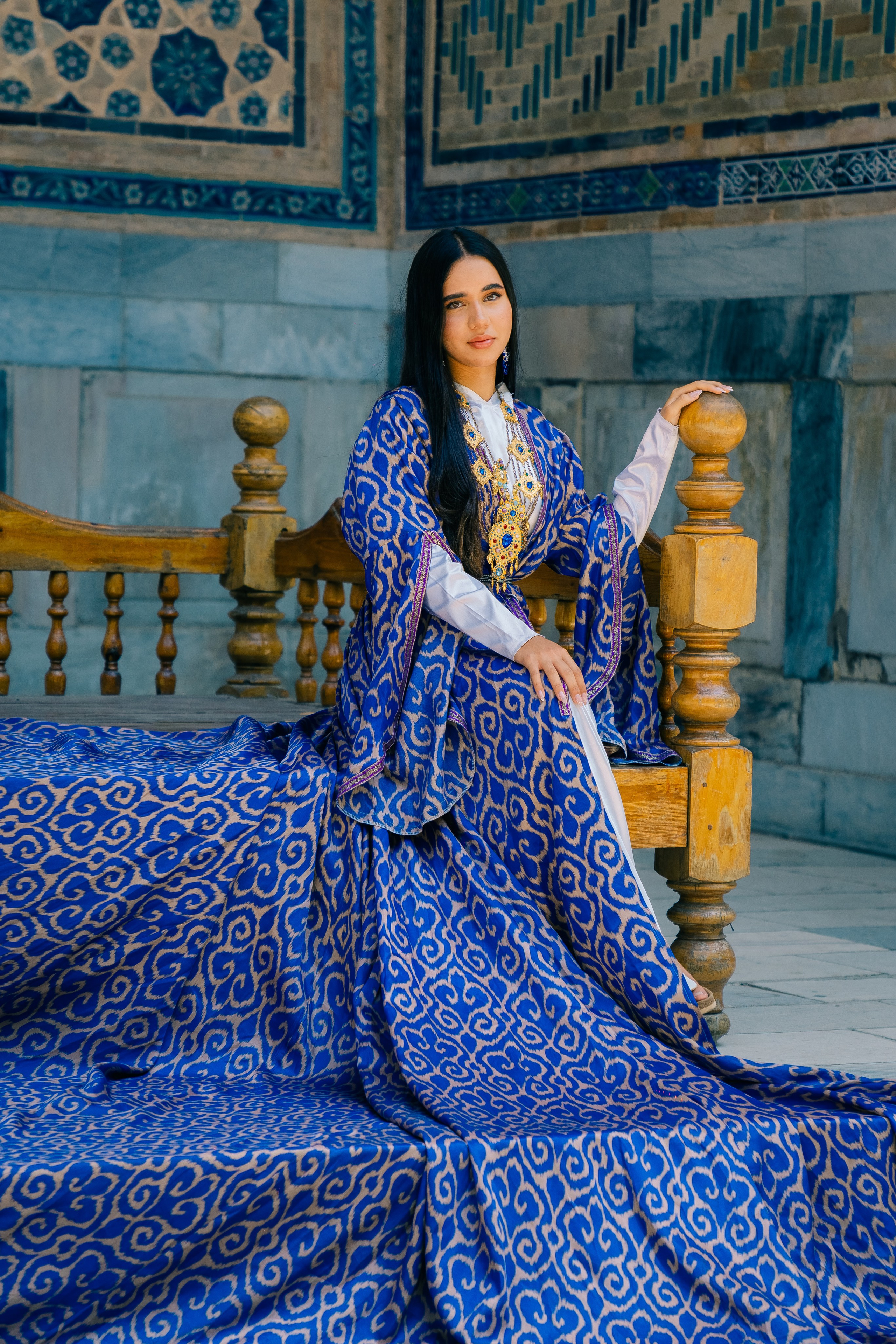 Прокат длинного платья со шлейфом в Бухаре недорого