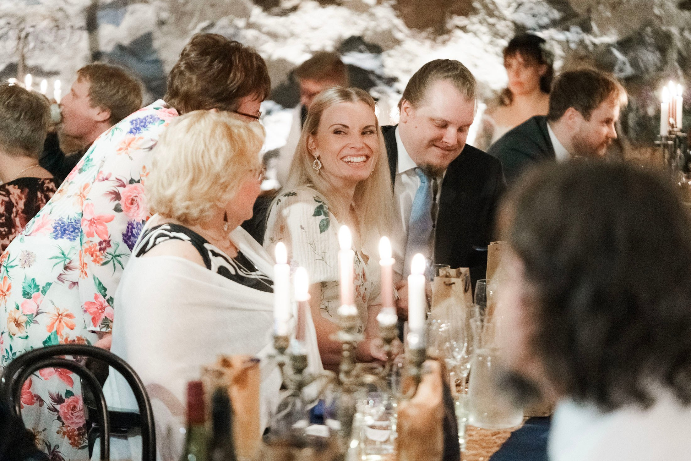 S&J, hääkuvaus Porvoon Tuomiokirkko ja Levinin kellari