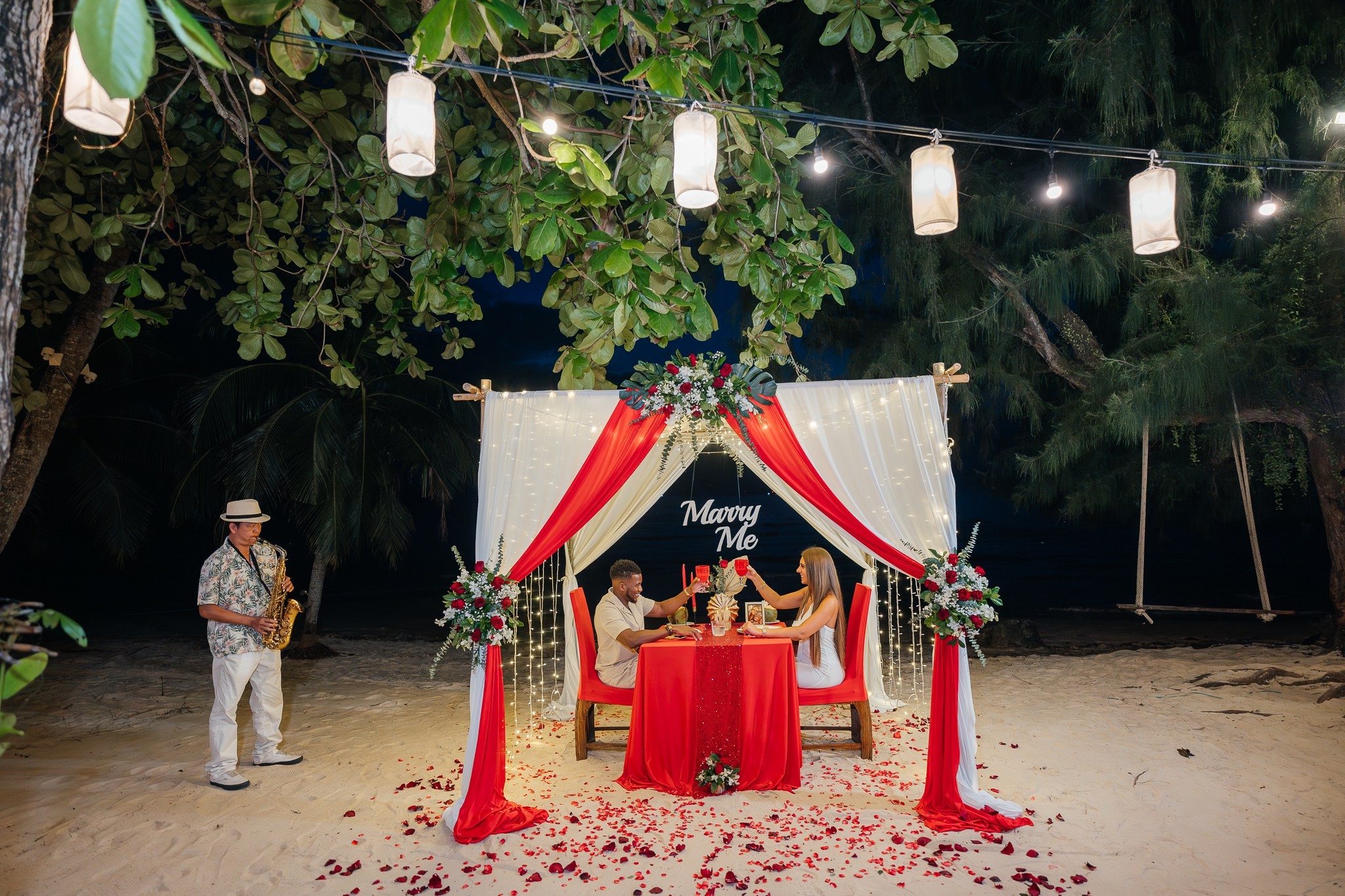 Live music. Romantic proposal on Koh Samui, Thailand