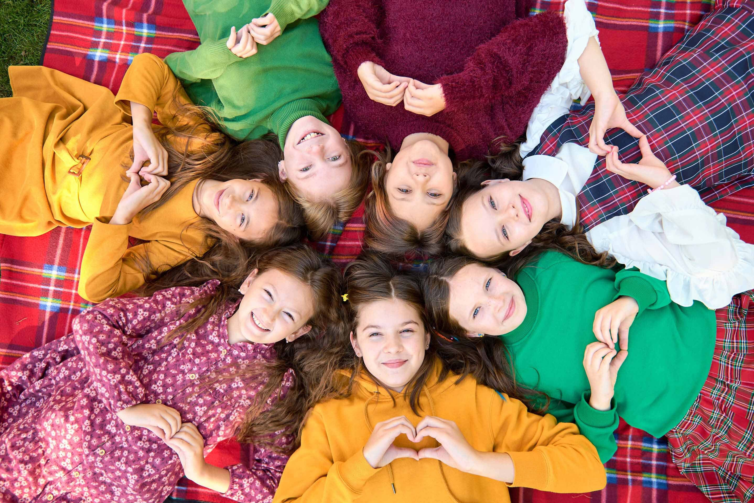 Випускні альбоми для 1- 4 класу у Дніпрі та області. Випускні альбоми фотокниги Київ та Дніпро