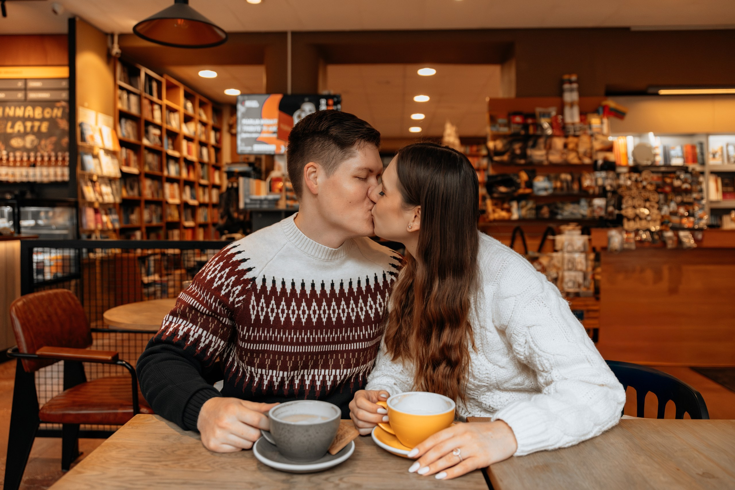 Top geriausių kavinių sąrašas Vilniuje — vietos įspūdingoms fotosesijoms. Framed by Evelina | Vestuvių fotografė