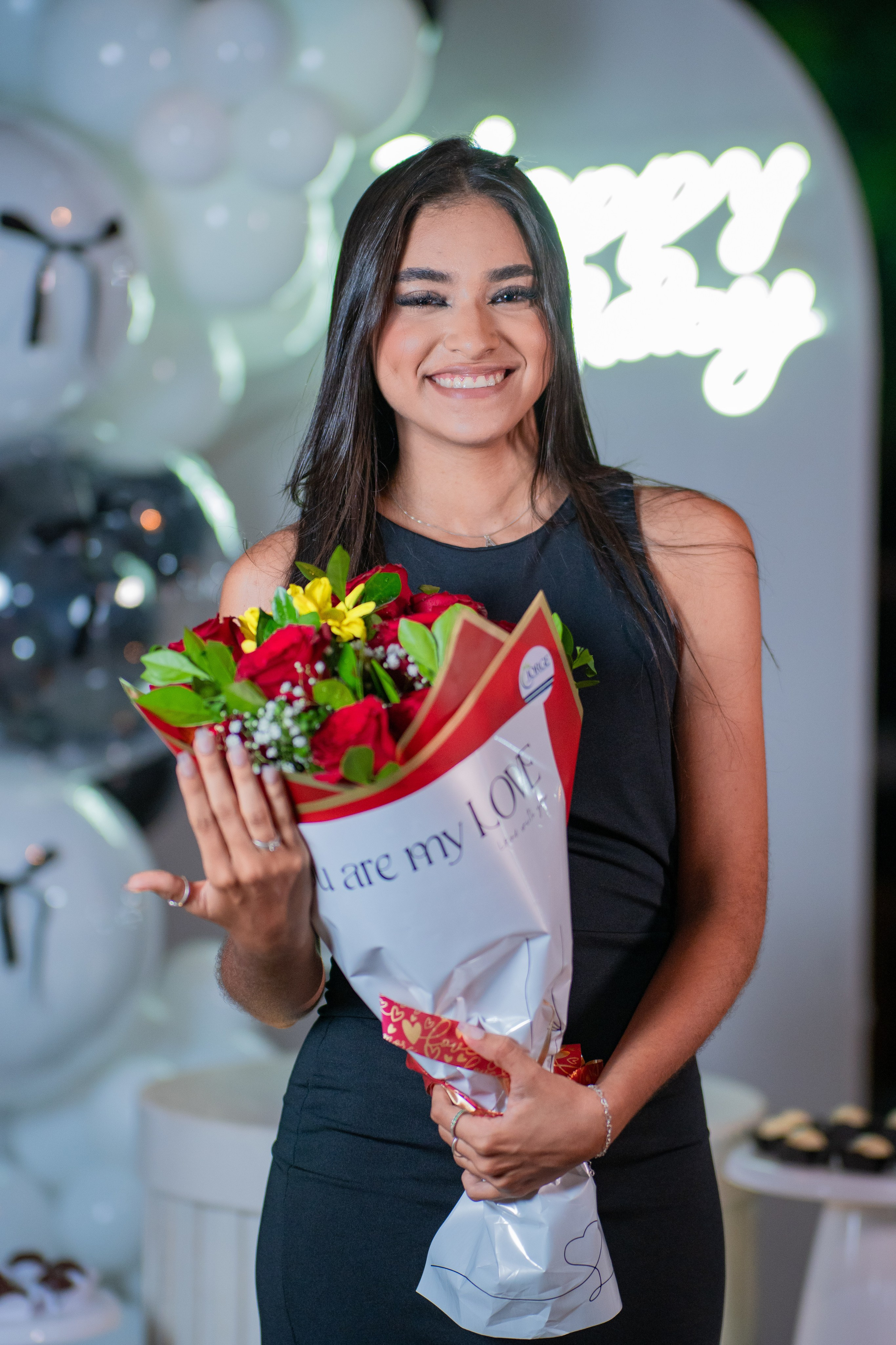 Aniversário de 18 anos. Skywow Studios — Fotos e Vídeos