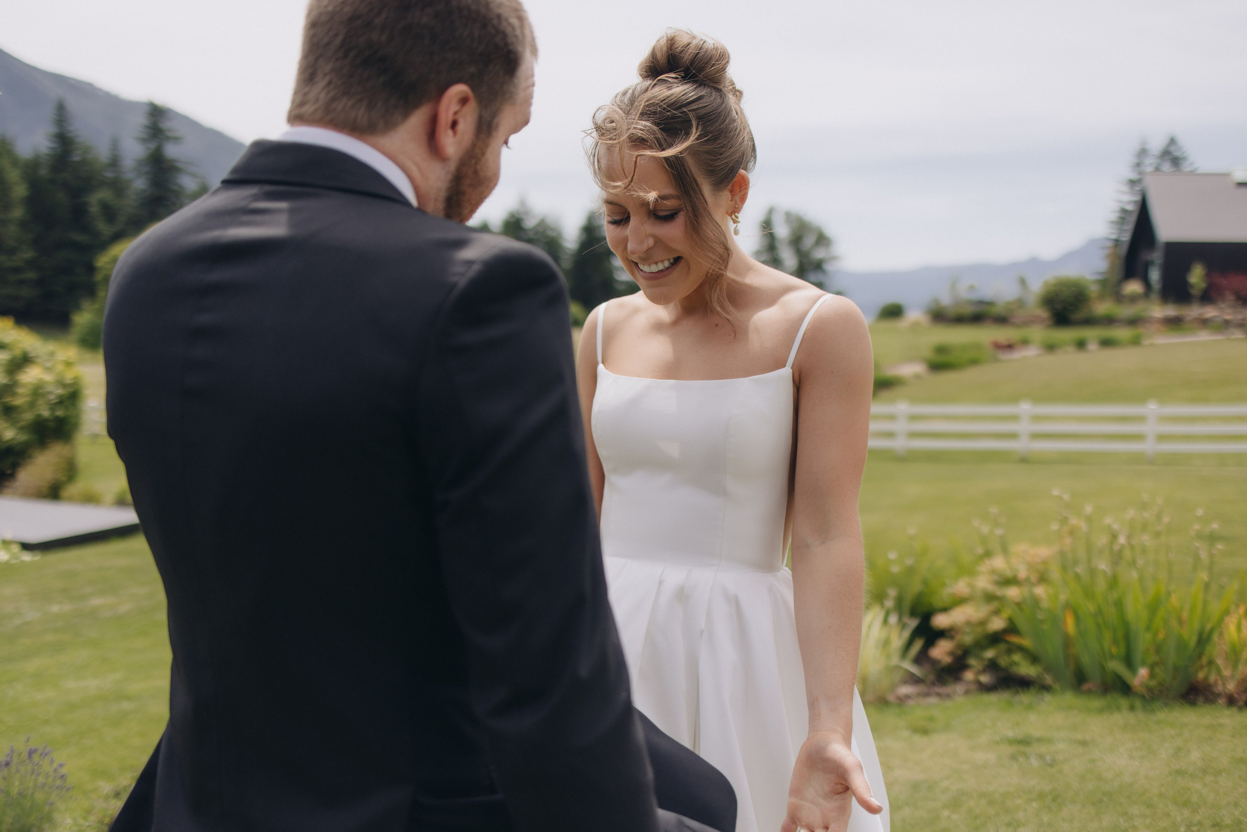 Wedding Shelby & Riley | Columbia River Gorge, WA | Georgy Shishkin Photography Photography. Portland Wedding Photographer | Authentic PNW Love Stories