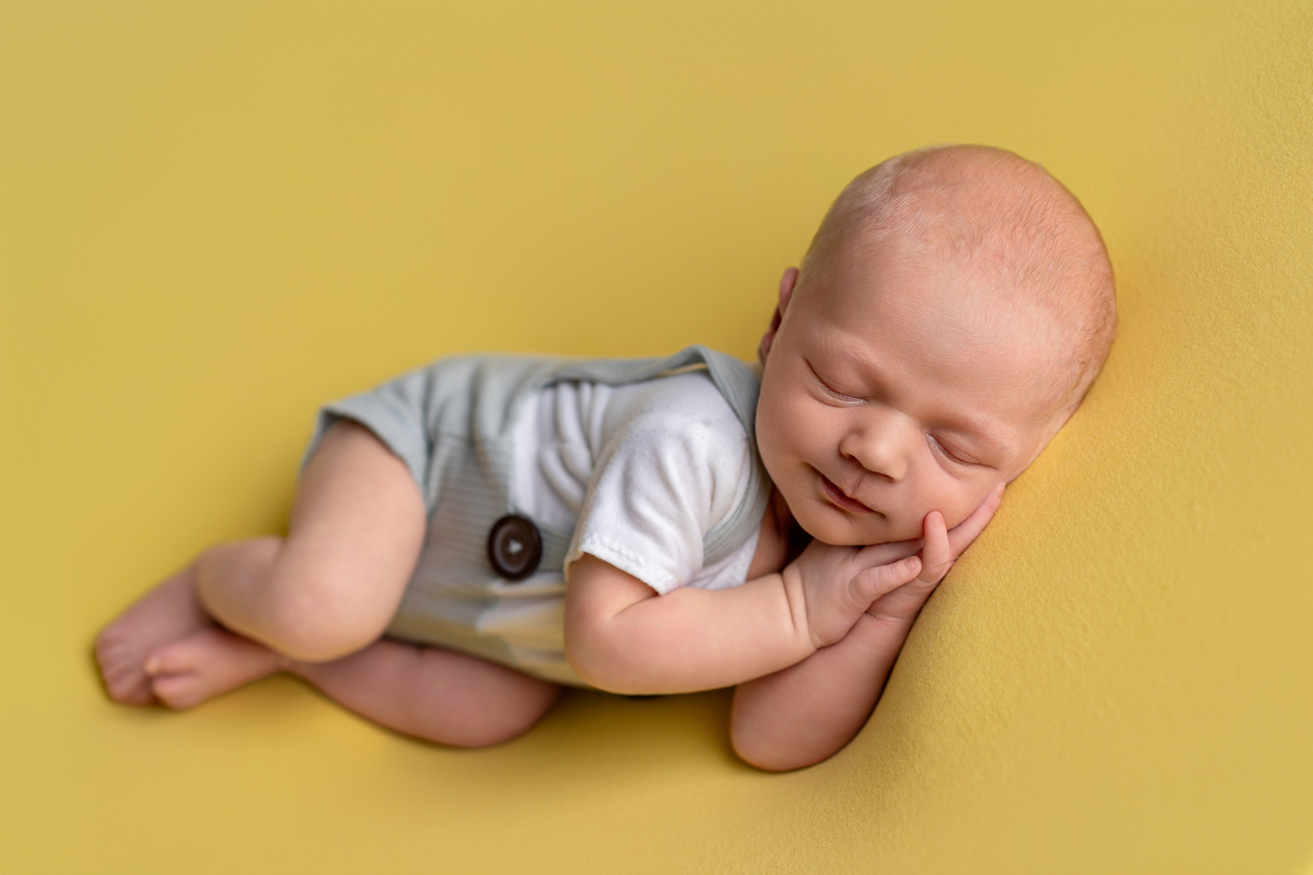Neugeborenenfotos in Berlin – Studio oder bei Ihnen zu Hause