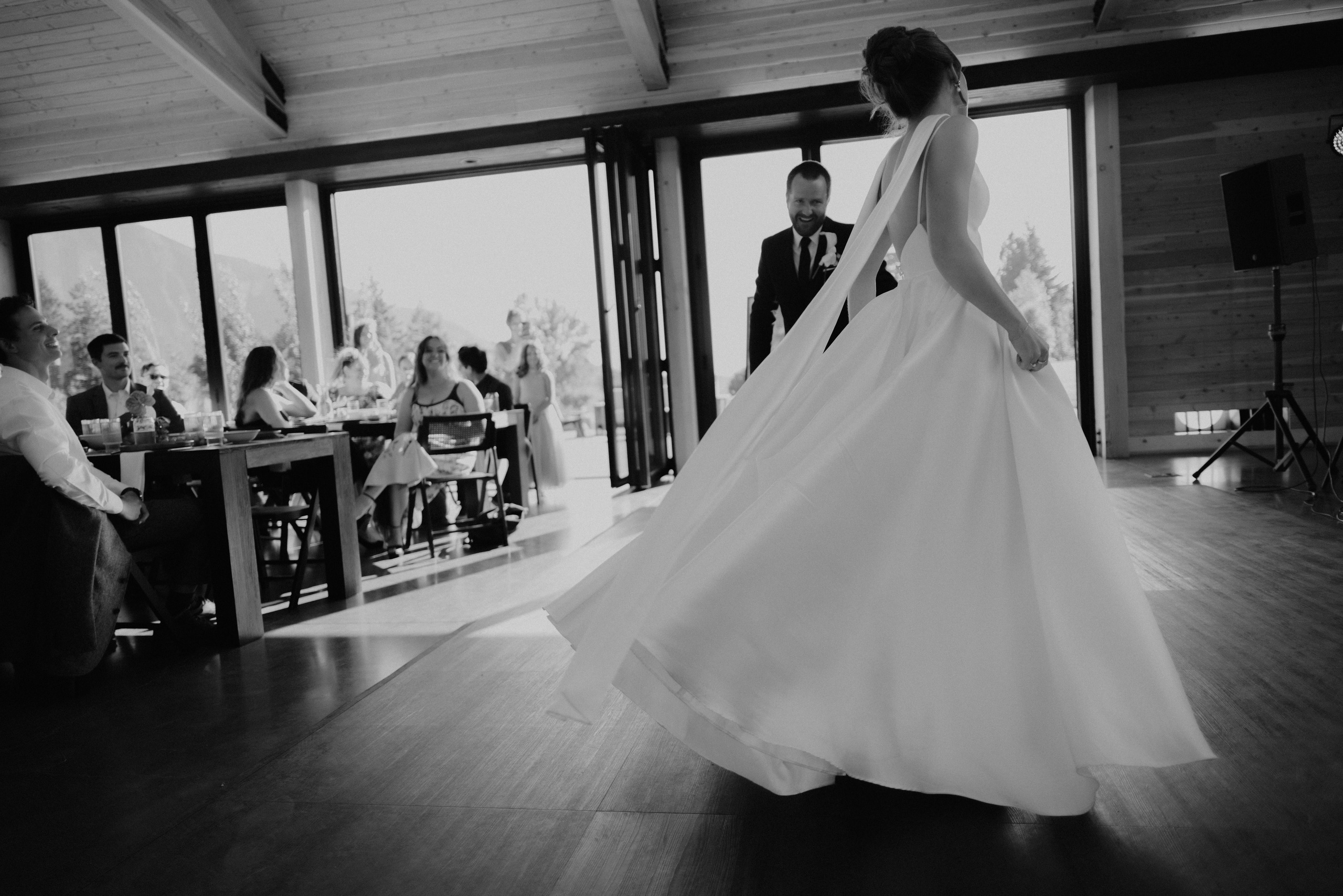 Wedding Shelby & Riley | Columbia River Gorge, WA | Georgy Shishkin Photography Photography. Portland Wedding Photographer | Authentic PNW Love Stories