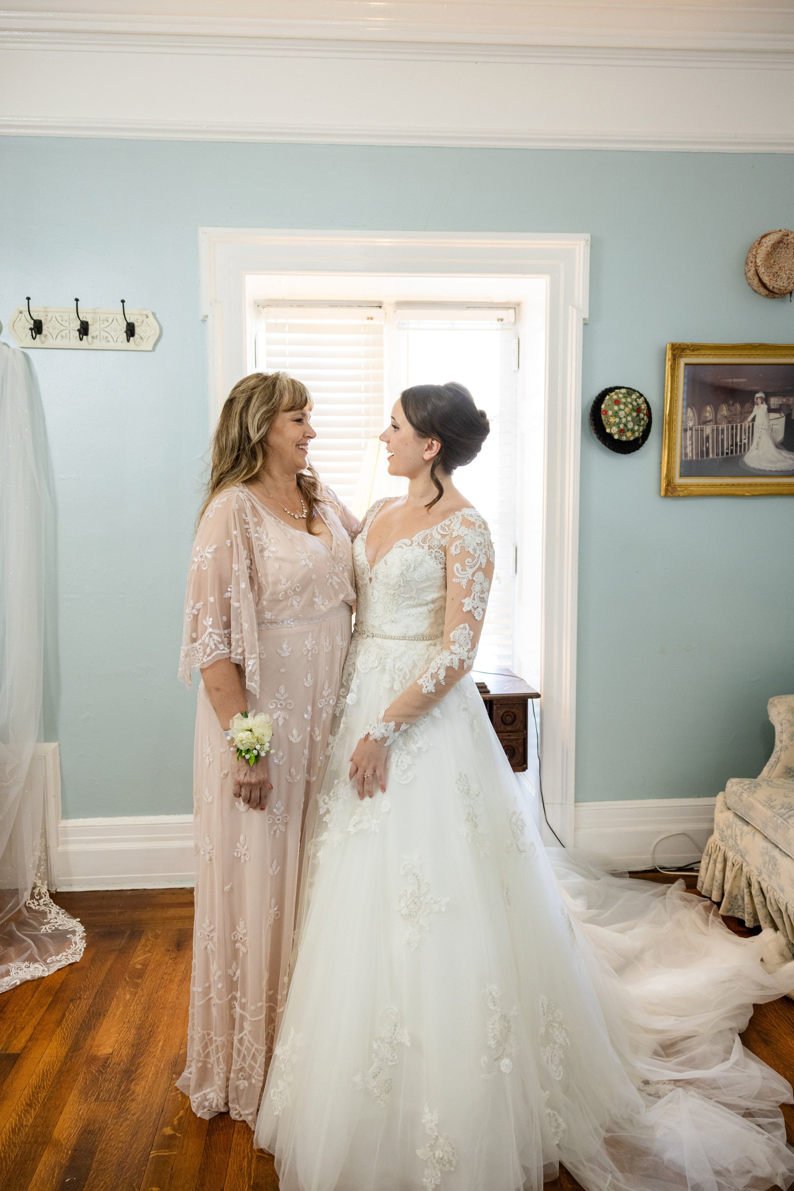 Lester & Annalise’s Romantic Summer Wedding at Gassaway Mansion in Greenville, SC. Wedding and portrait photography in Greenville SC