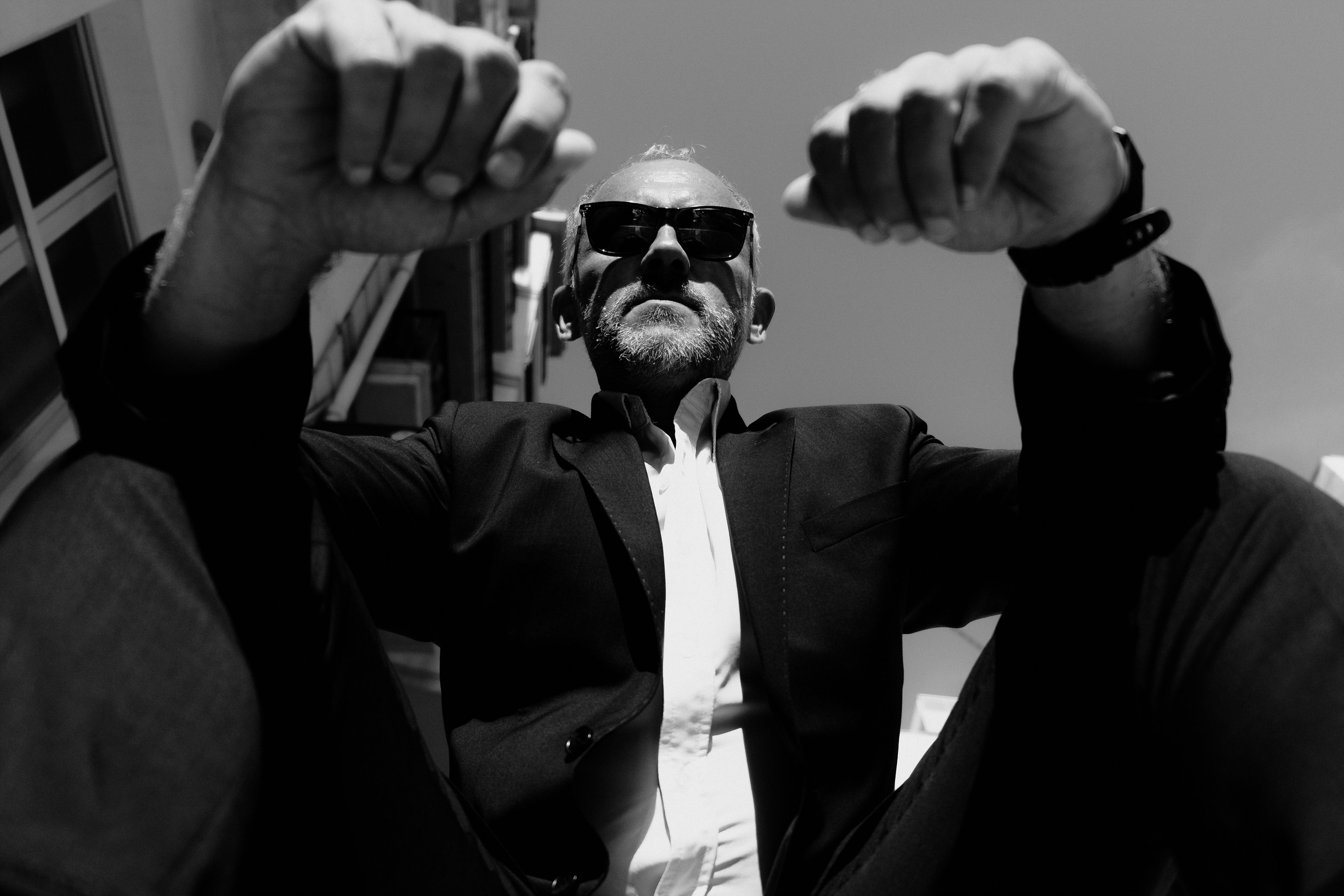 Портретная фотосессия музыканта Robert Skarsbakk в старом городе Аликанте для обложки альбома — Фотограф Андрей Луковников