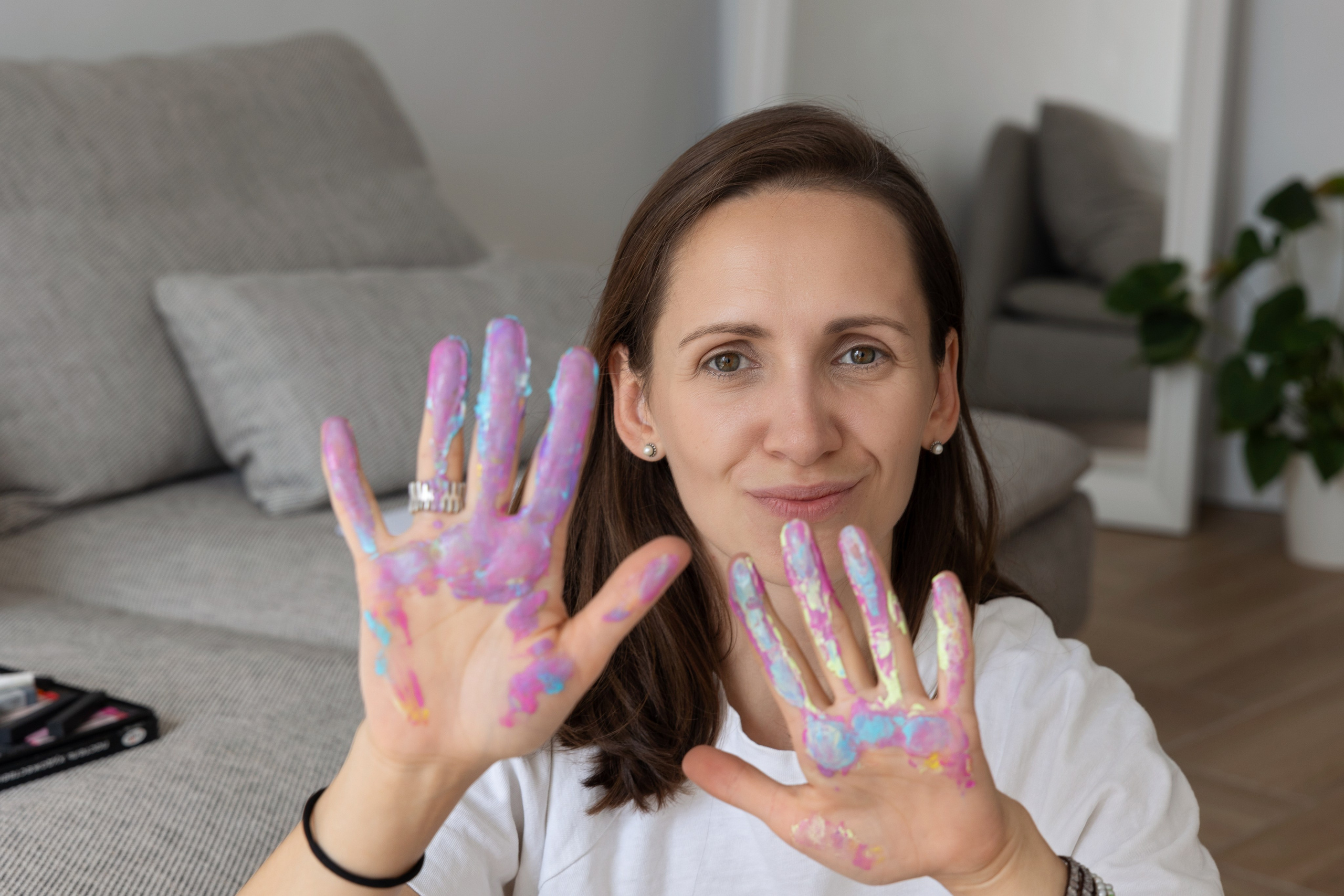 Personal brand photoshoot for art therapist. Eugénie Smirnova — your photographer in Toulouse and southwest France