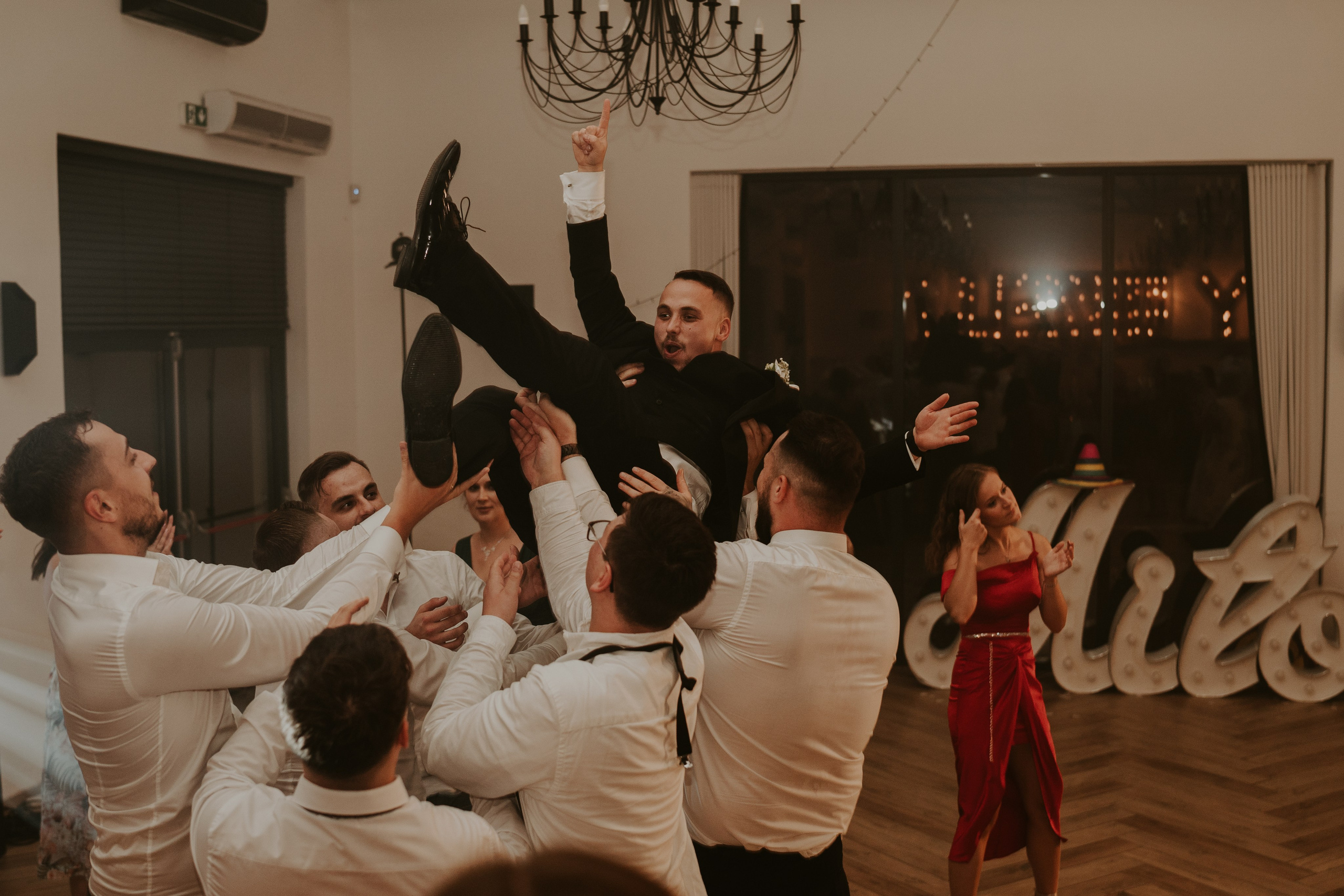 Trzy Drzewa: wspaniała uroczystość Wiktorii i Kamila. Karkowskafoto - fotografia miłości