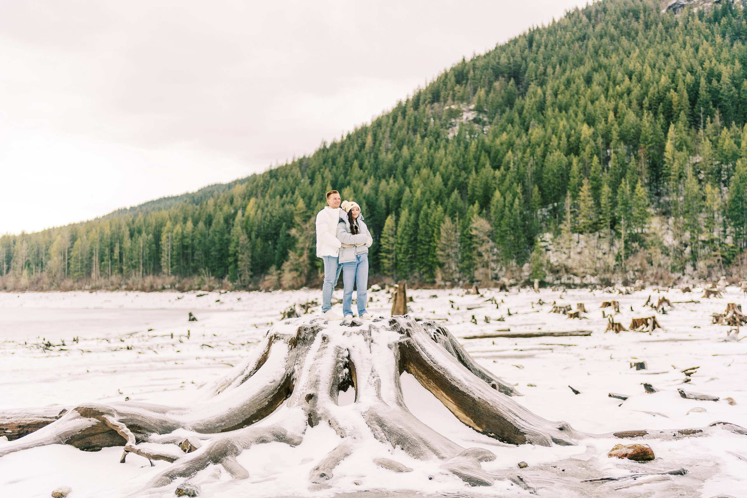 Irina & Bogdan / January 2024. Rattlesnake Lake, WA. EVAN ARISTOV WEDDING PHOTOGRAPHY — Seattle Wedding Photographer