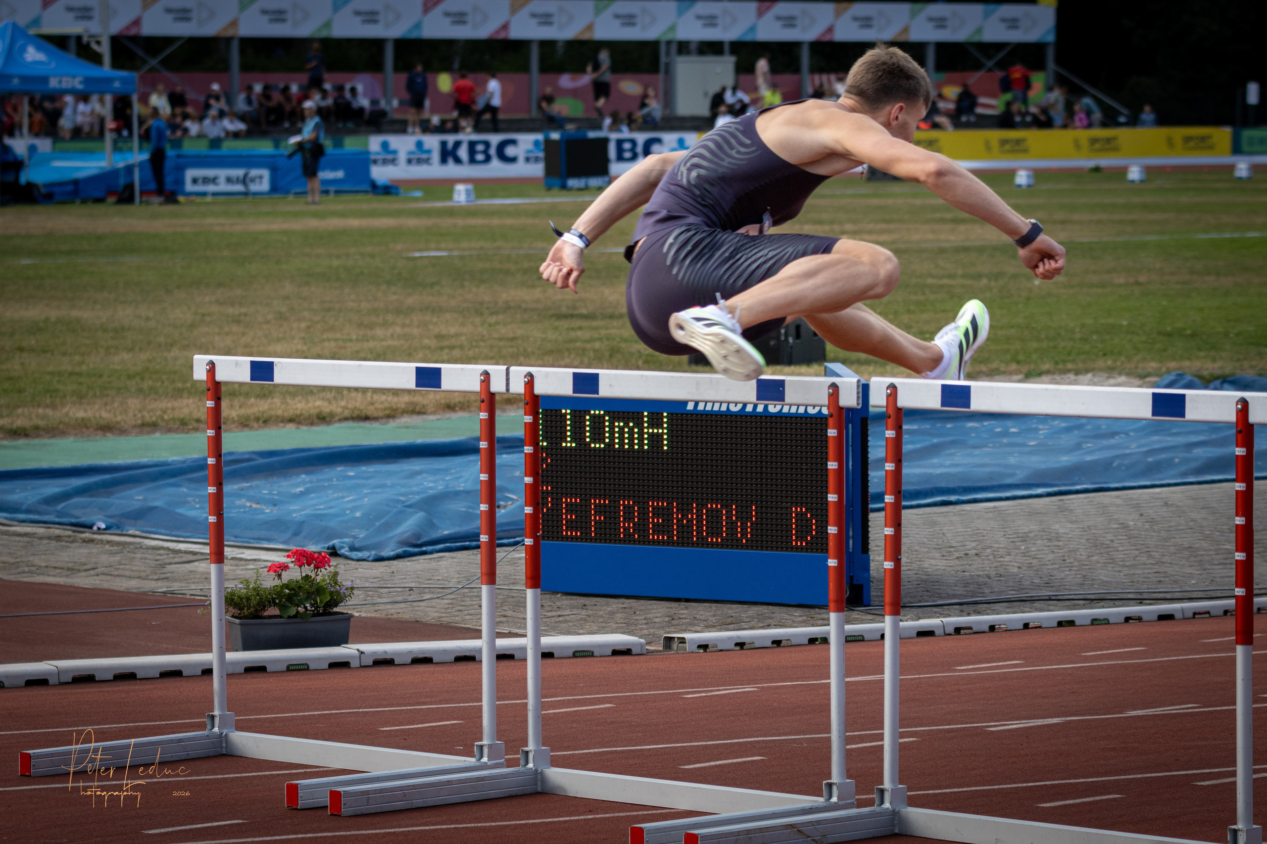 Nacht van de Atletiek. Peter Leduc is een passionele hobbyfotograaf uit België, gespecialiseerd in creatieve fotografie, visuele verhalen en unieke fotoprojecten
