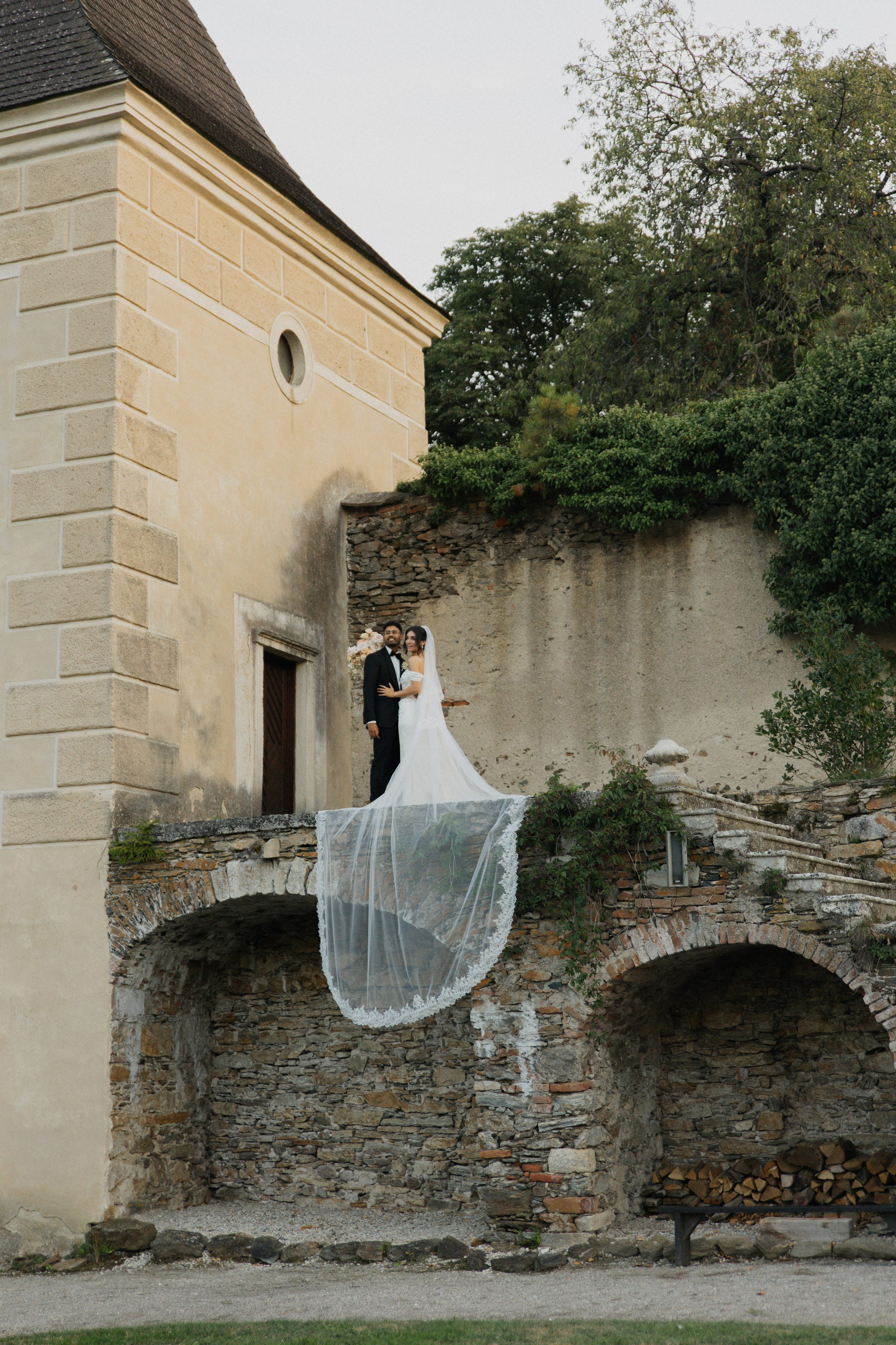 Elegant Castle Wedding in Austria | Alwin & Ruth’s Fairytale Celebration. Wedding photographer and videographer based in Timisoara, Romania