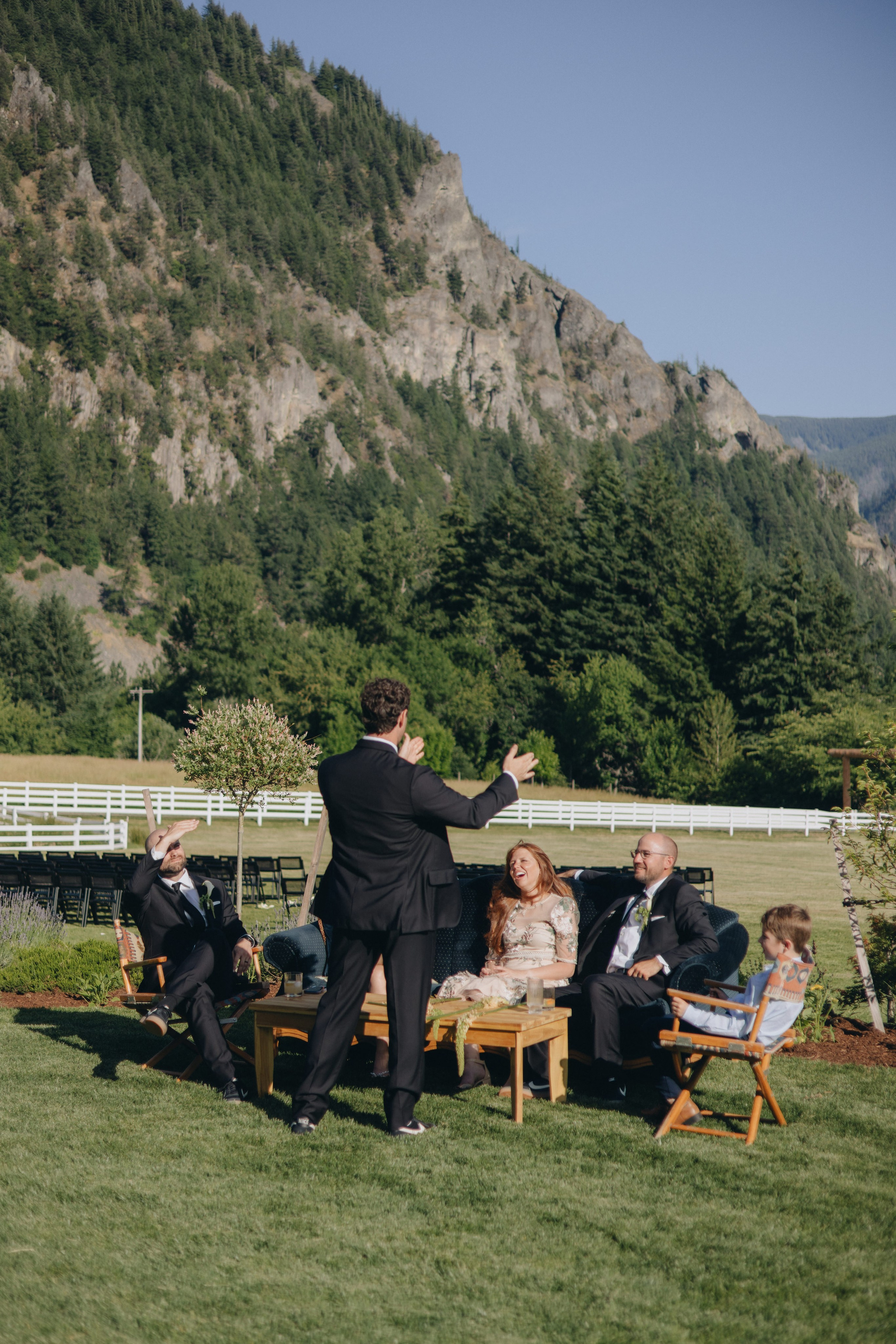 Wedding Shelby & Riley | Columbia River Gorge, WA | Georgy Shishkin Photography Photography. Portland Wedding Photographer | Authentic PNW Love Stories