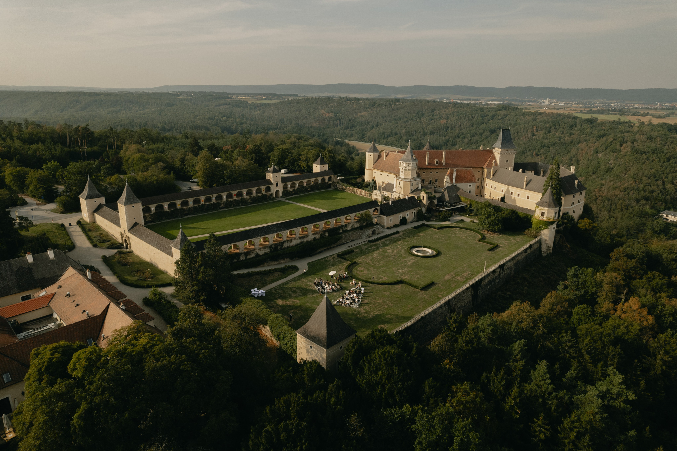 Elegant Castle Wedding in Austria | Alwin & Ruth’s Fairytale Celebration. Wedding photographer and videographer based in Timisoara, Romania