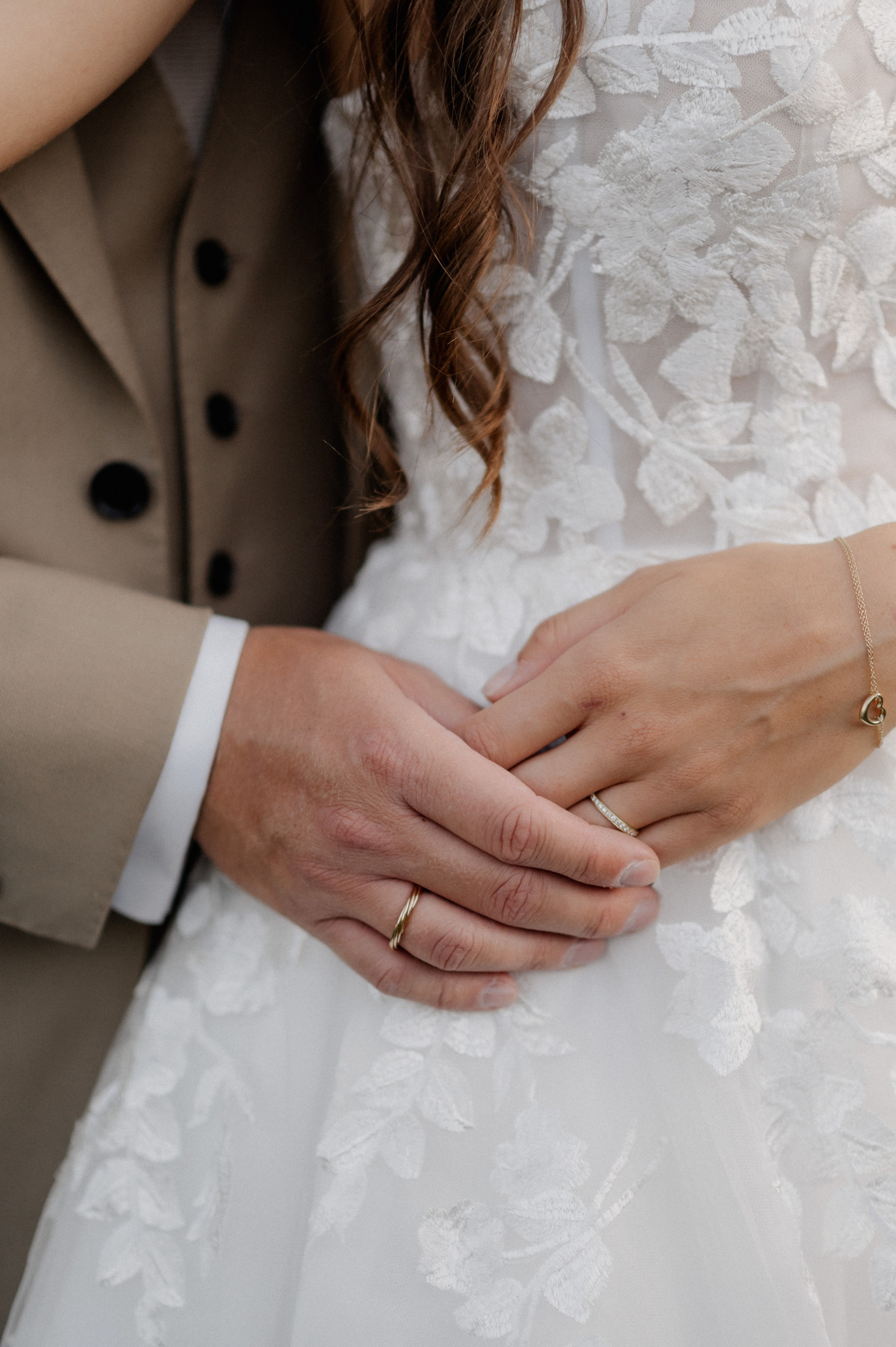 Sommer, Liebe & zwei wunderschöne Kleider: Gartenhochzeit in Gunzenhausen. Photographer in Ansbach for Couples, Weddings and After Wedding