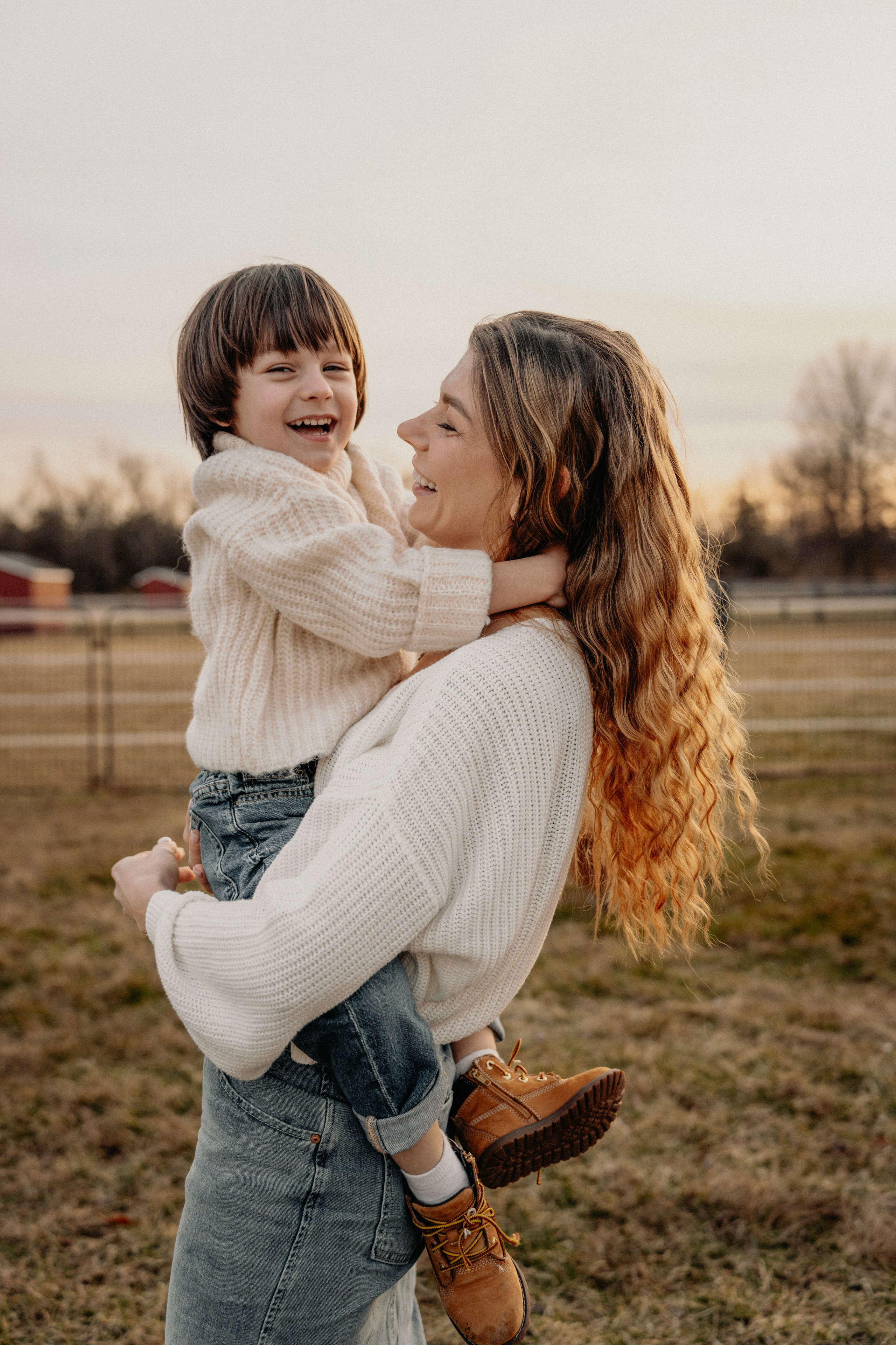 Unique Family Photography at an Alpaca Farm – Fun & Playful. Alisa Tant — Family and newborn photographer Bucks County, Montgomery county, Philadelphia, NJ