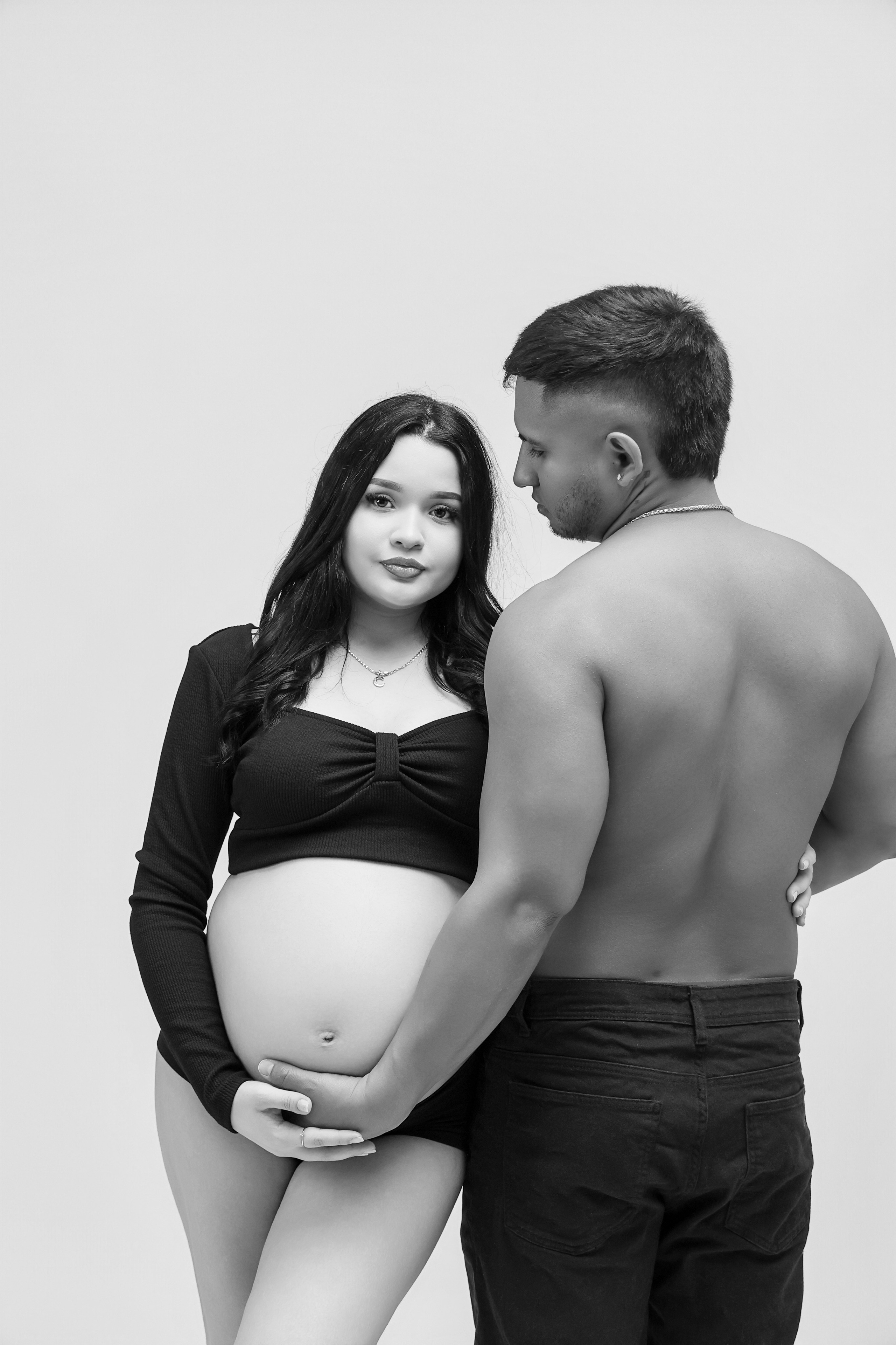 Nueva Sesión Embarazo En Estudio. Fotografía de Eventos, Embarazo y Familiar en Pirineos