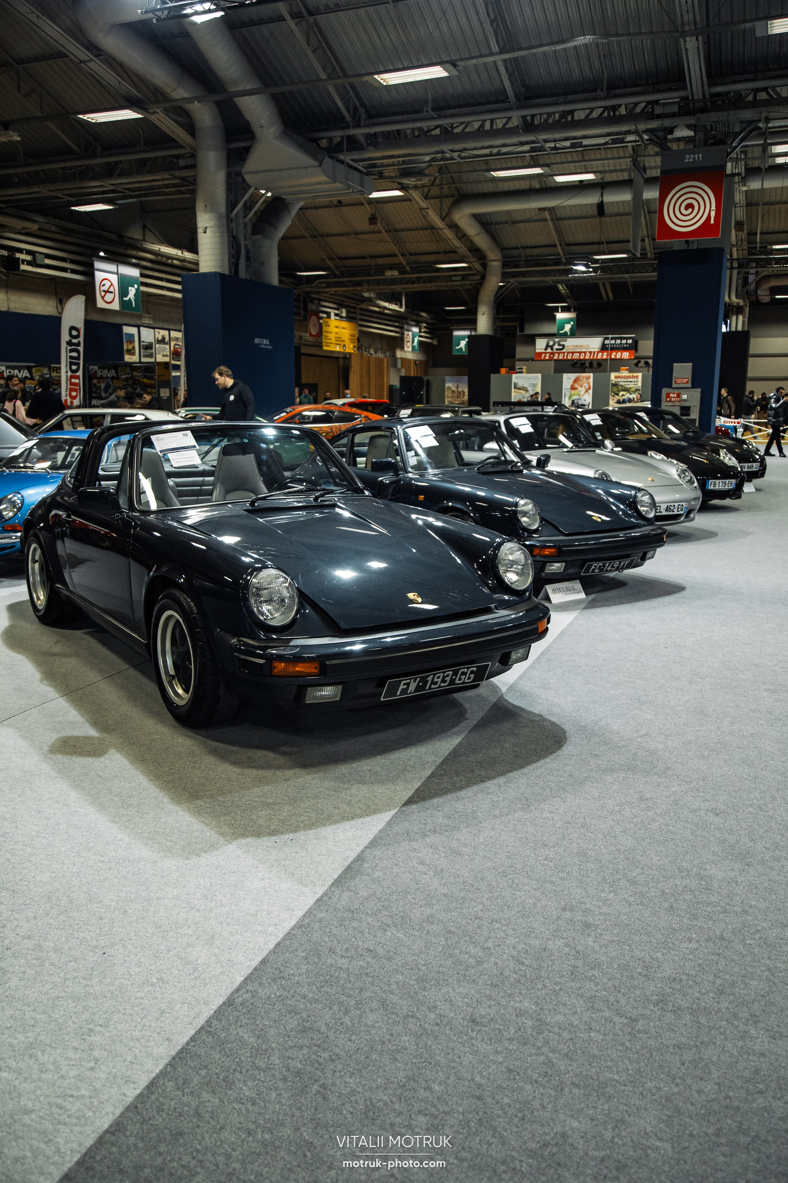 Retromobile 2023. Photographe de voitures à Paris — Vitalii Motruk