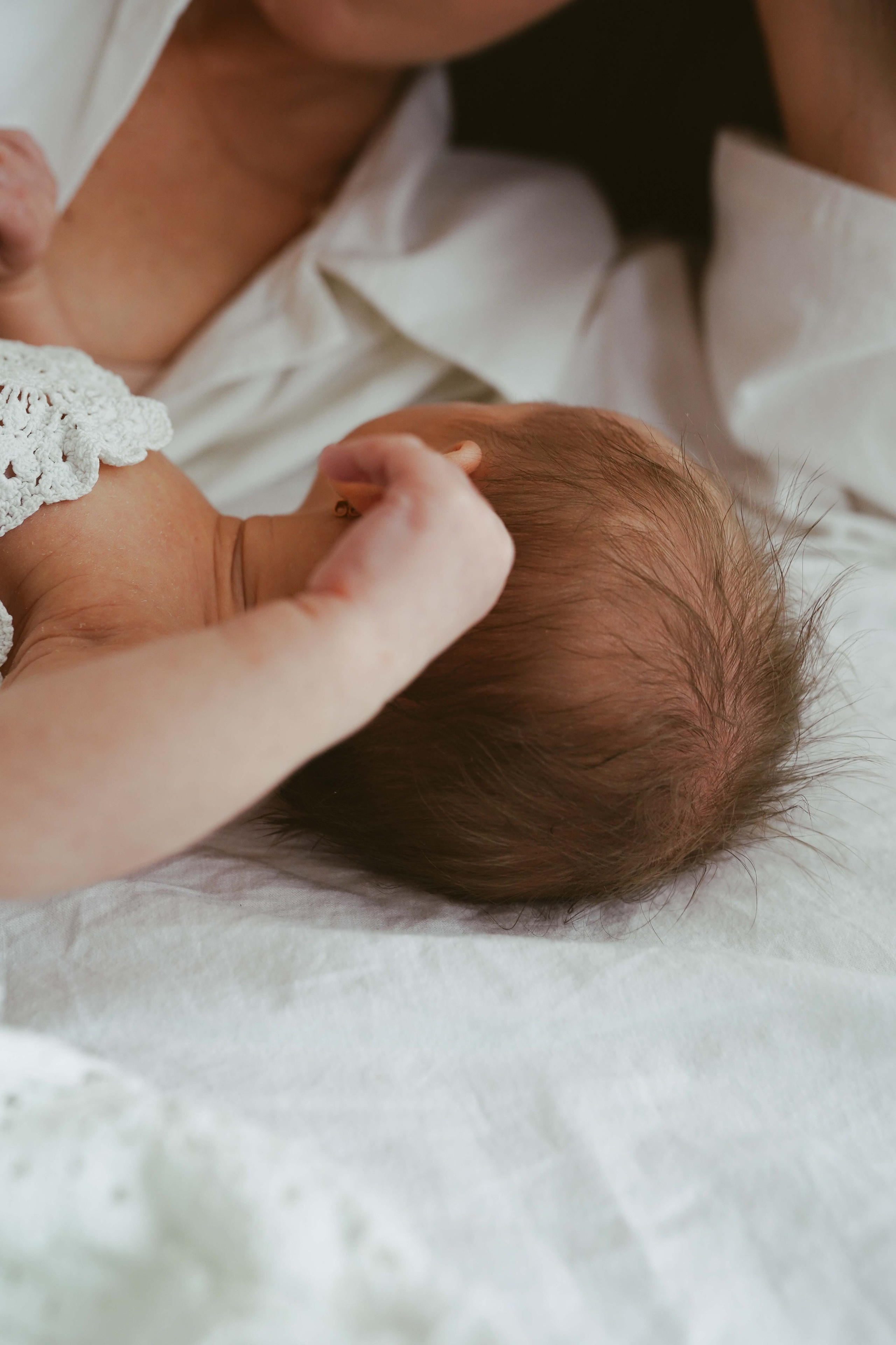 Inspira sesiune foto nou-nascut. Madalina Beda- Artist vizual, fotograf, doula la nastere, consultant babywearing Brasov si in toata tara