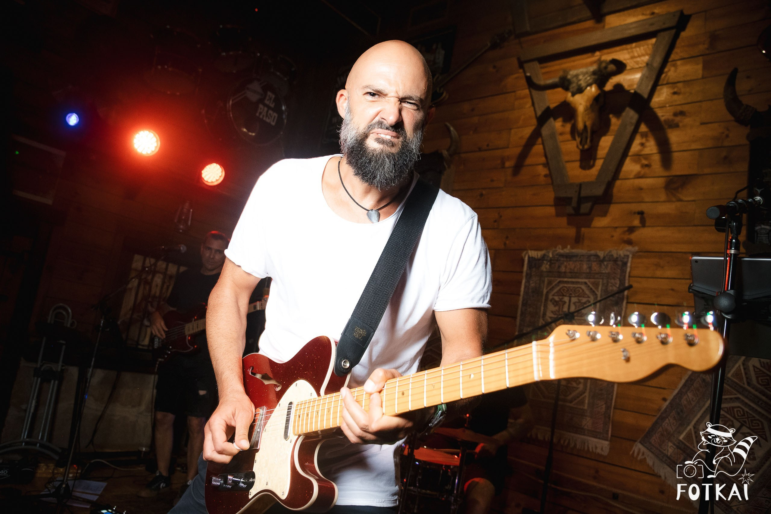 Boyan Hristov: Болгарский музыкант, превращающий эмоции в искусство | FOTKAI