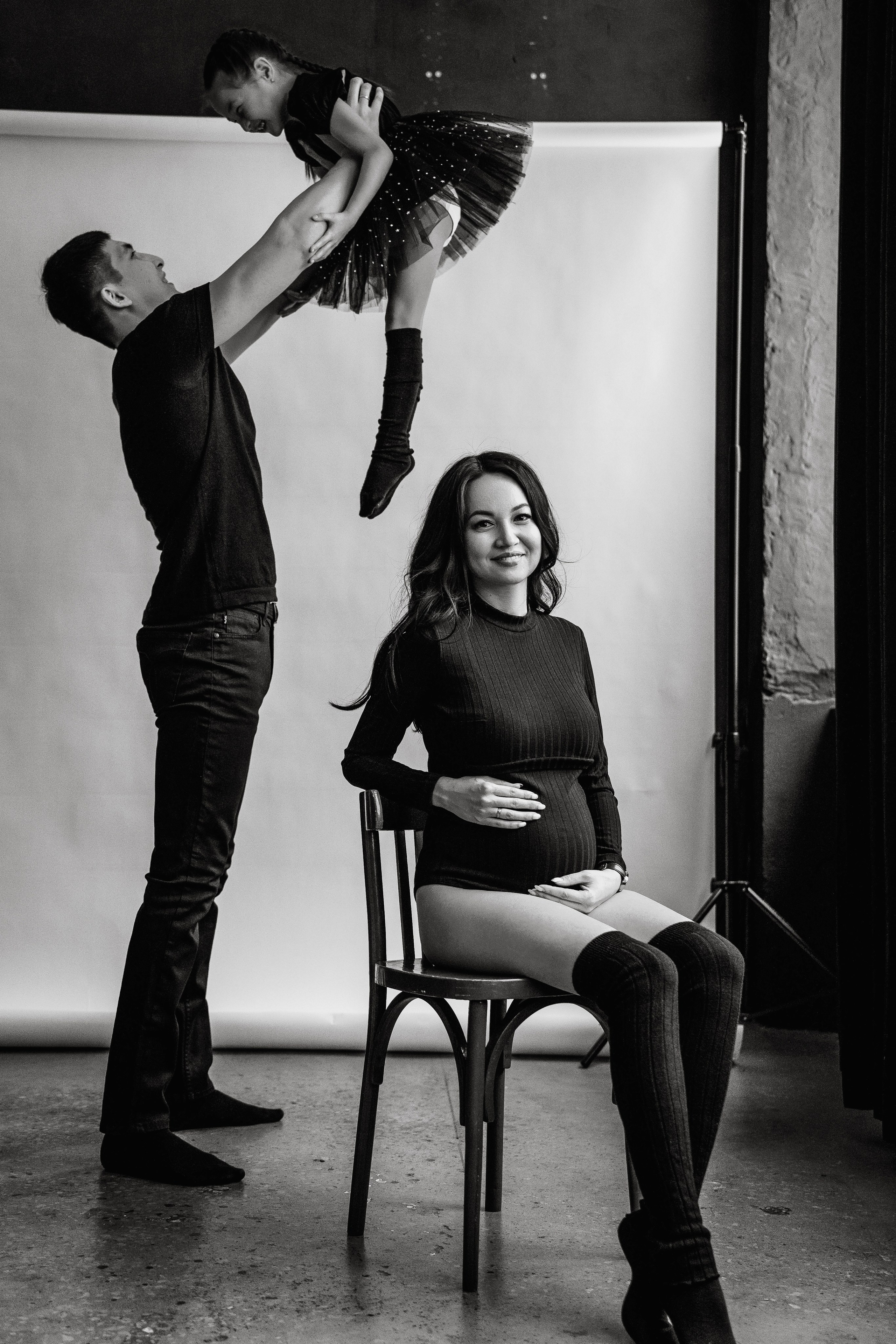 High-Fashion Maternity Photography – Chic & Glamorous Studio Session. Alisa Tant — Family and newborn photographer Bucks County, Montgomery county, Philadelphia, NJ