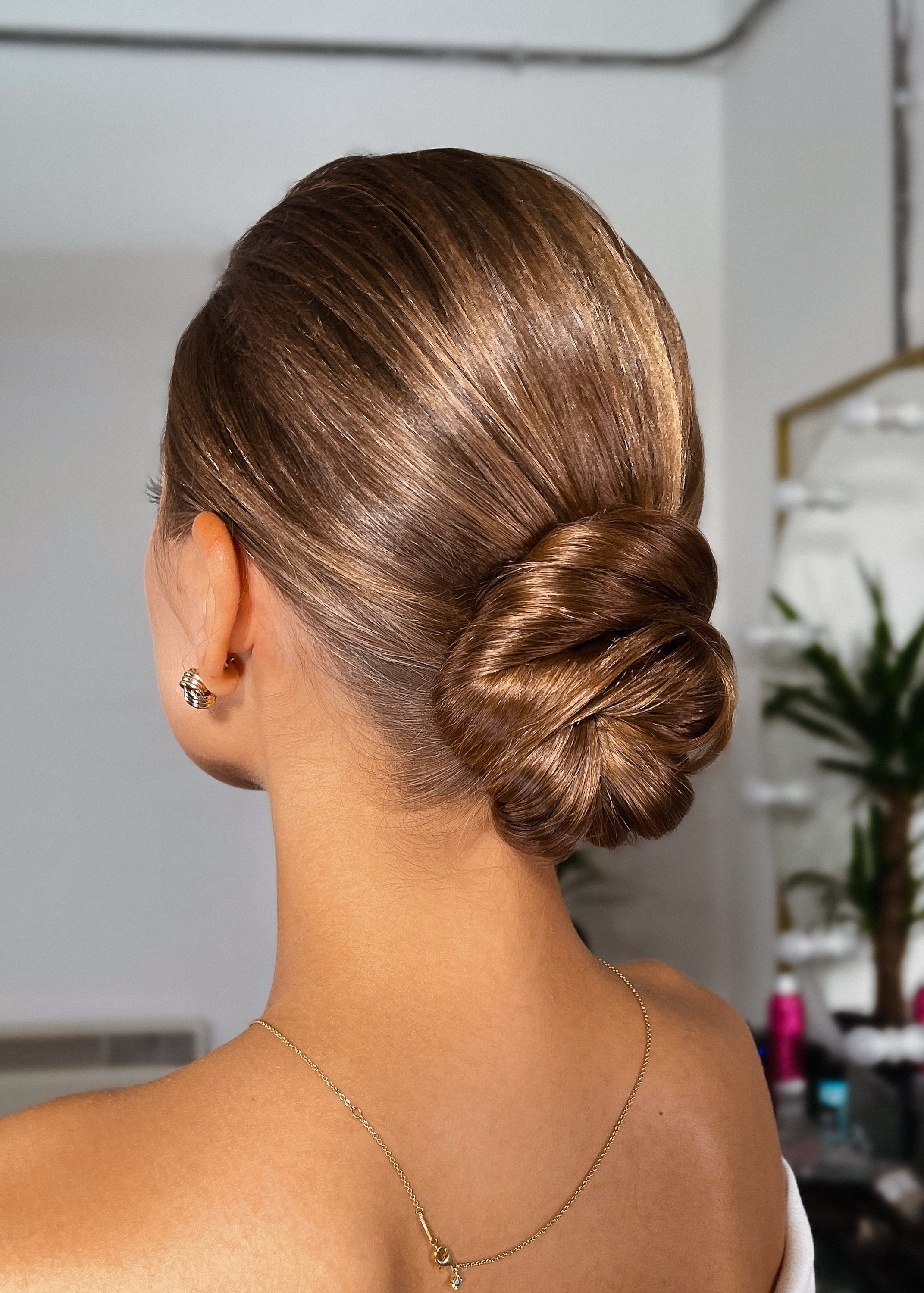 Bridal hairstyles, wedding hairstylist, elegant wedding hair. Makeup artist and Hair stylist in London