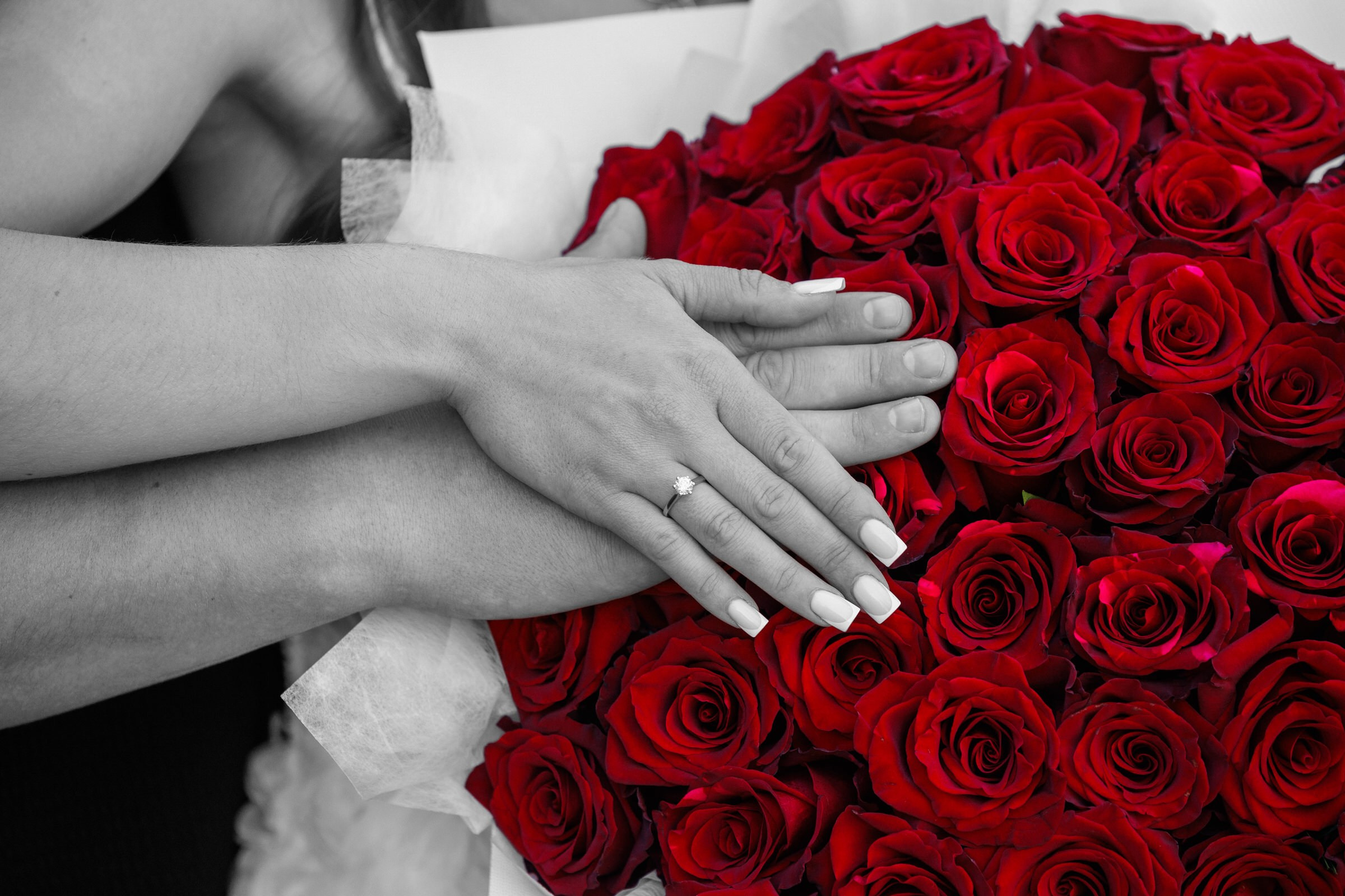 Wedding rings and red roses at an Anfi del Mar wedding in Gran Canaria