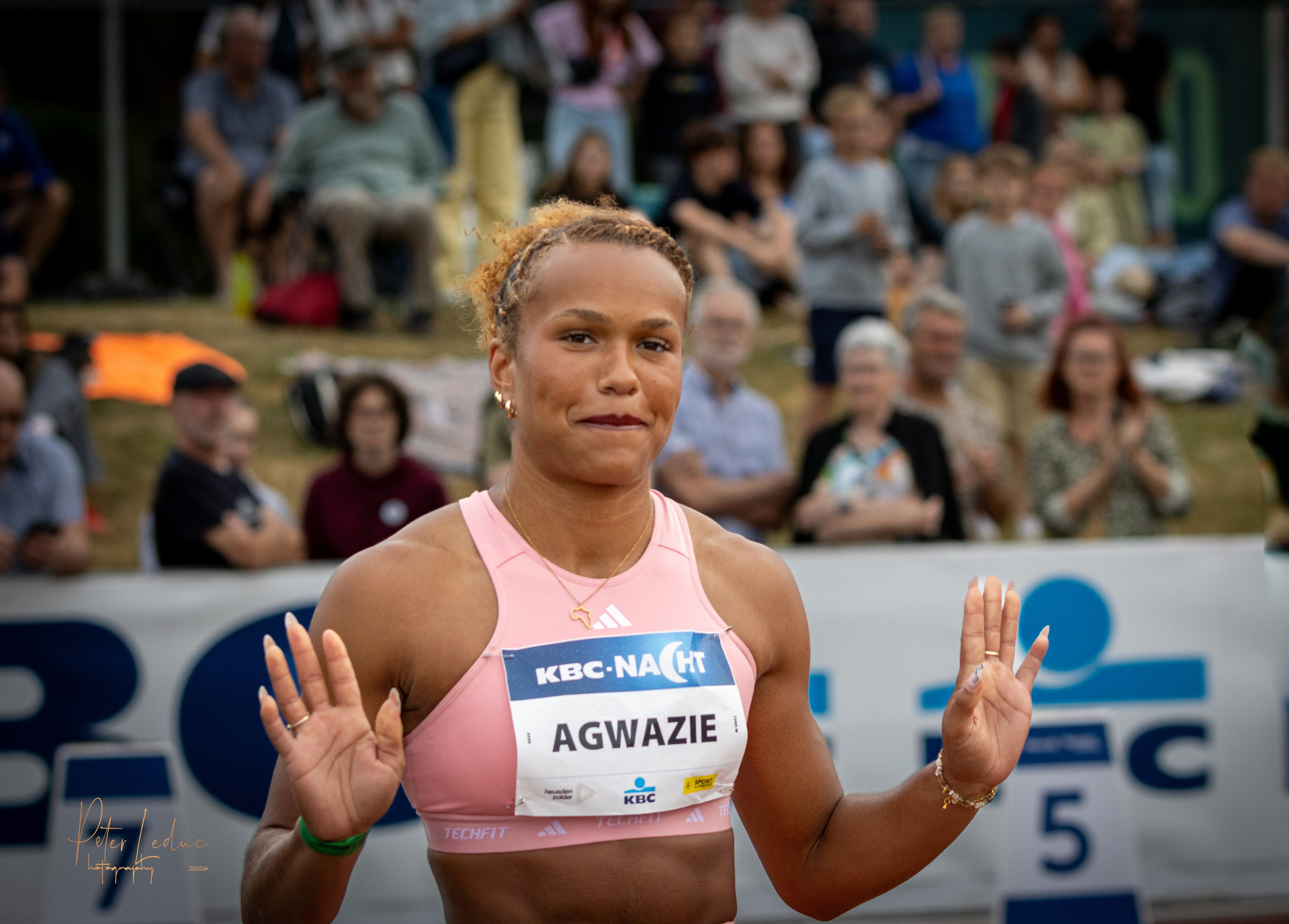 Nacht van de Atletiek. Peter Leduc is een passionele hobbyfotograaf uit België, gespecialiseerd in creatieve fotografie, visuele verhalen en unieke fotoprojecten