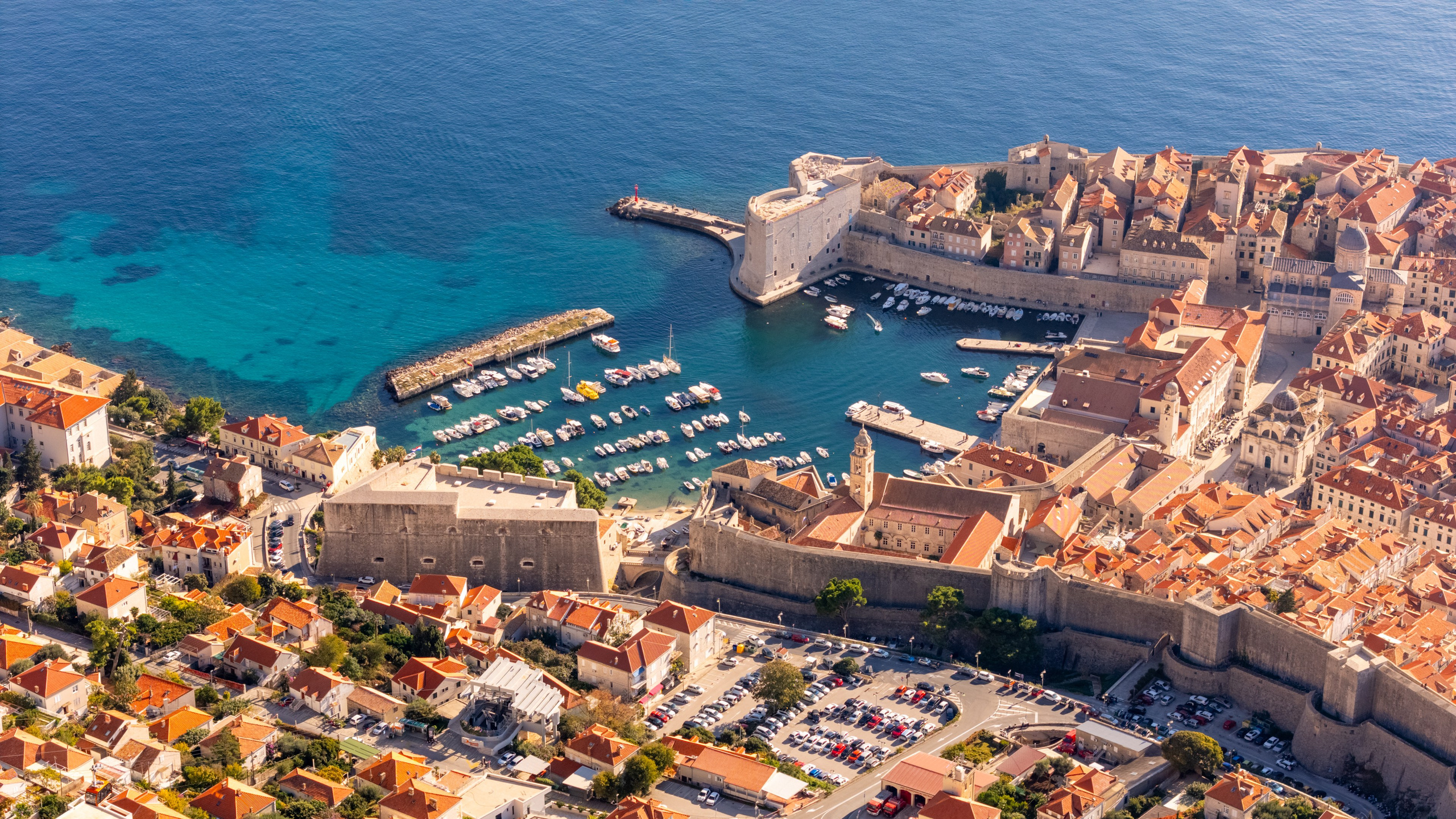 Дрон-съёмка и монтаж видео для бизнеса и соцсетей. Работаем в Таллине и по всей Эстонии. Также предлагаем обучение и консультации