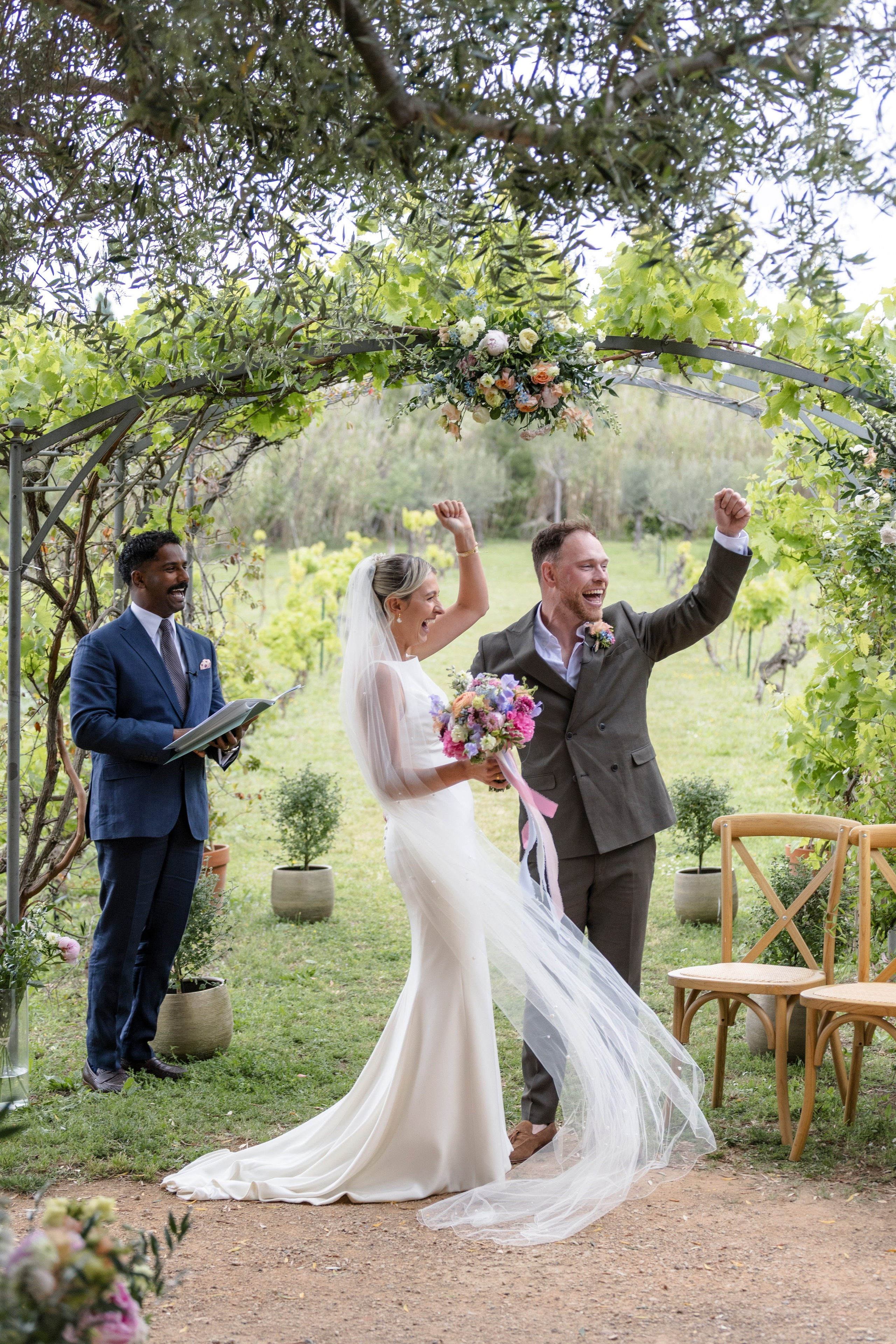 Vineyard Château Wedding in Occitanie — Puits Es Pratx. Eugénie Smirnova — Wedding & Elopement Photographer in Southwest France