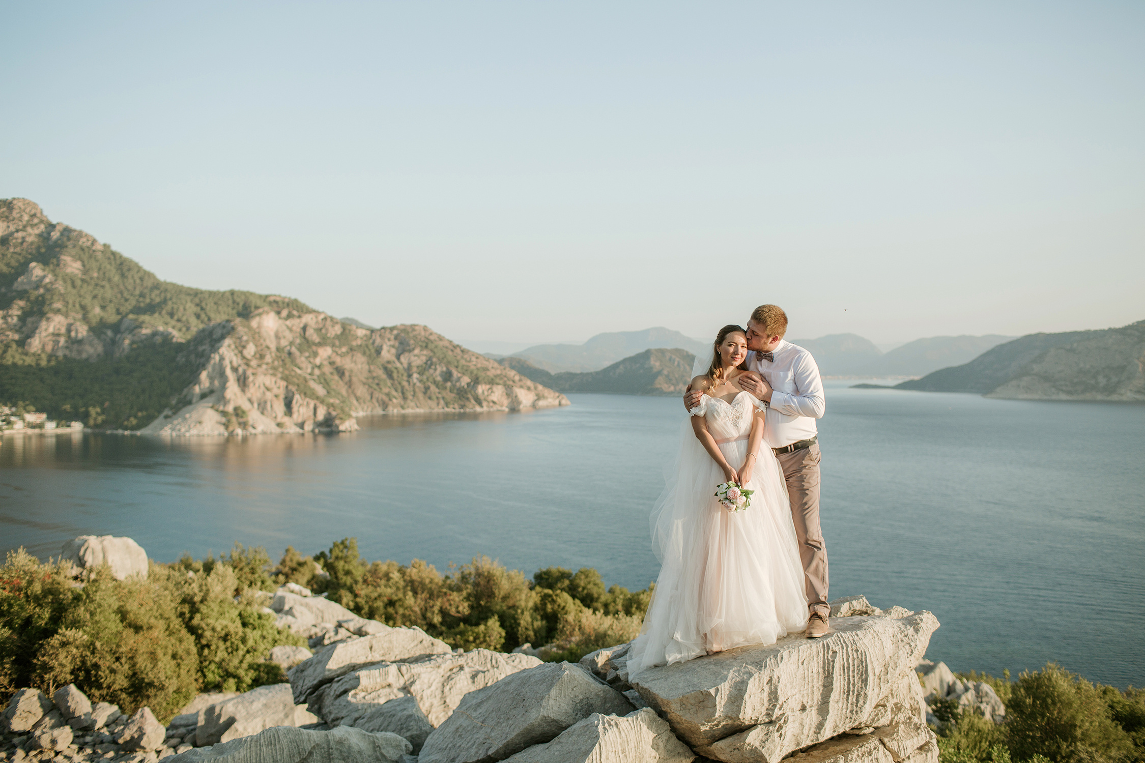 Выездная свадебная фотосессия среди скал в Мармарисе. Фотограф в Каппадокии / Julia Ganch