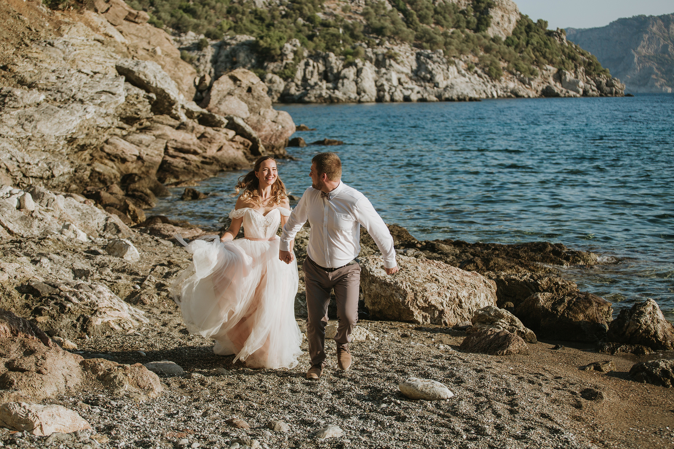Выездная свадебная фотосессия среди скал в Мармарисе. Фотограф в Каппадокии / Julia Ganch