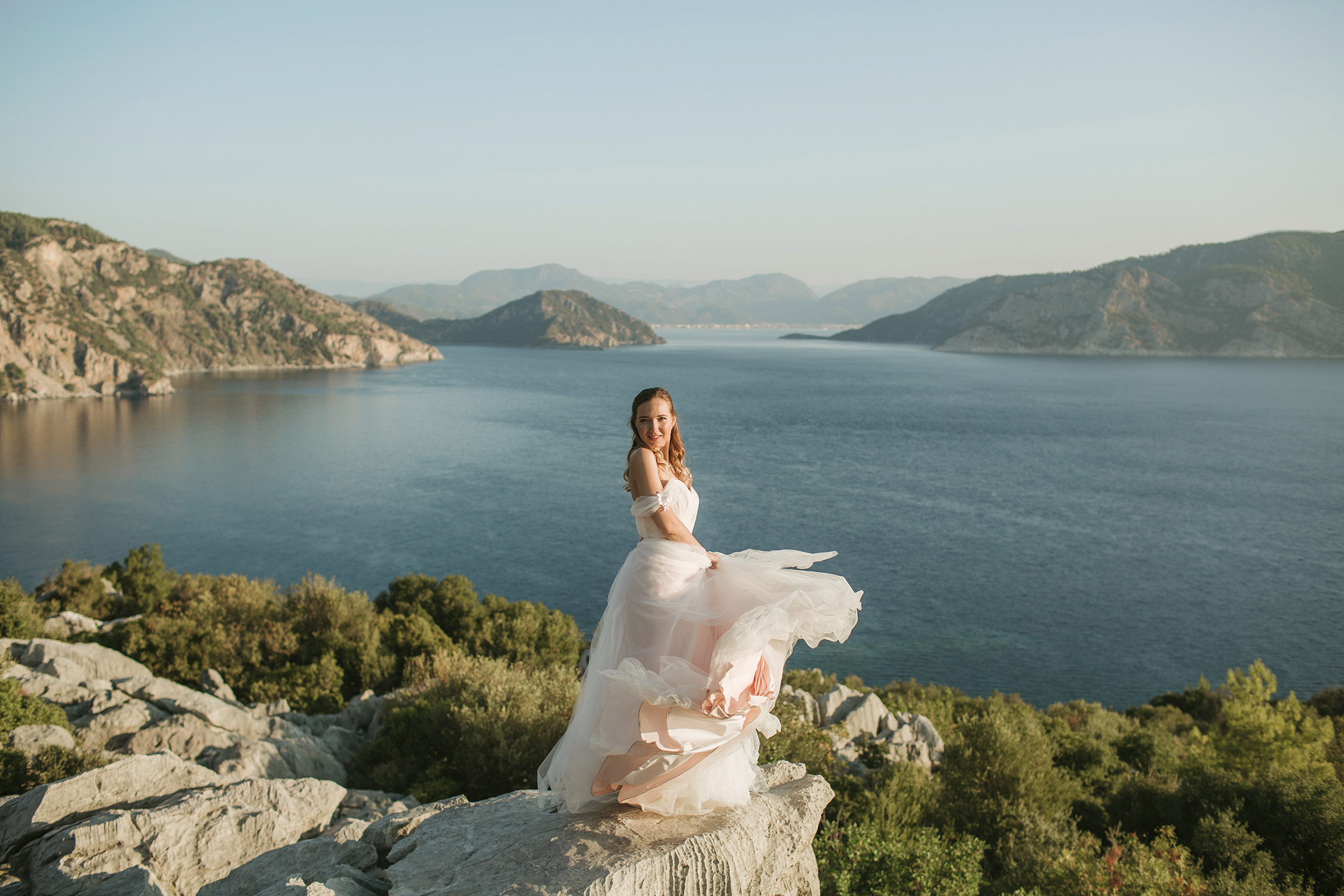 Выездная свадебная фотосессия среди скал в Мармарисе. Фотограф в Каппадокии / Julia Ganch