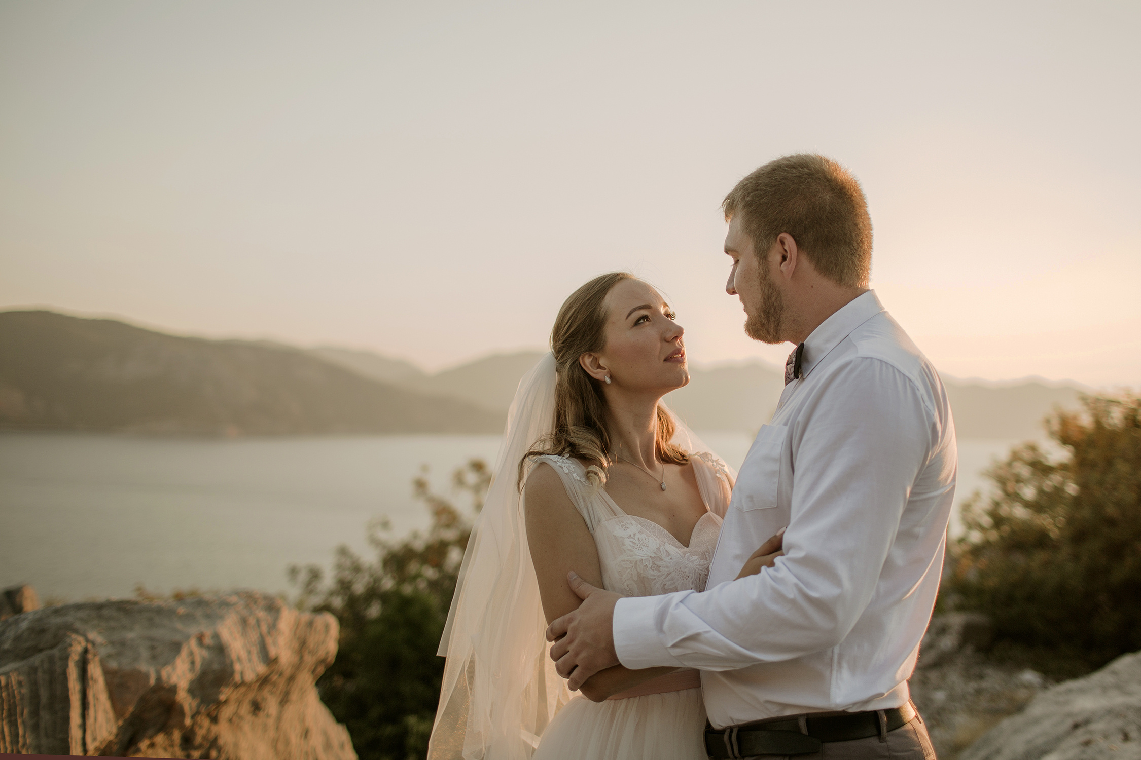 Выездная свадебная фотосессия среди скал в Мармарисе. Фотограф в Каппадокии / Julia Ganch