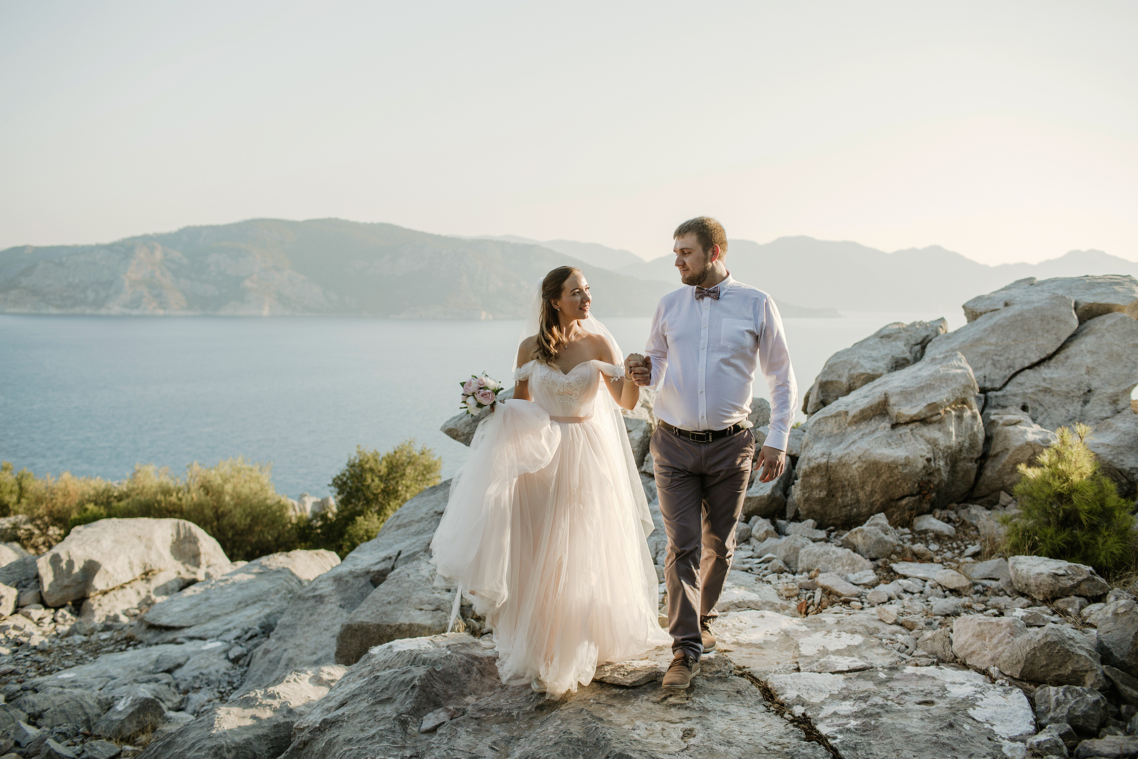 Выездная свадебная фотосессия среди скал в Мармарисе. Фотограф в Каппадокии / Julia Ganch