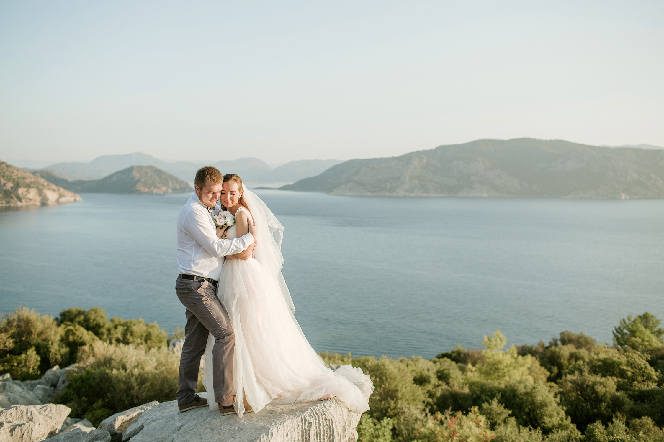 Выездная свадебная фотосессия среди скал в Мармарисе. Фотограф в Каппадокии / Julia Ganch