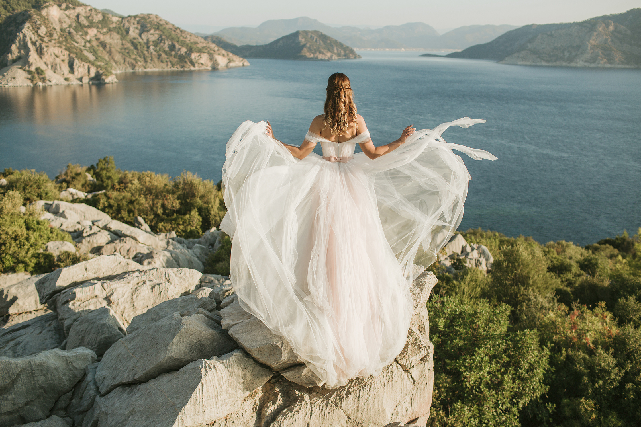 Выездная свадебная фотосессия среди скал в Мармарисе. Фотограф в Каппадокии / Julia Ganch