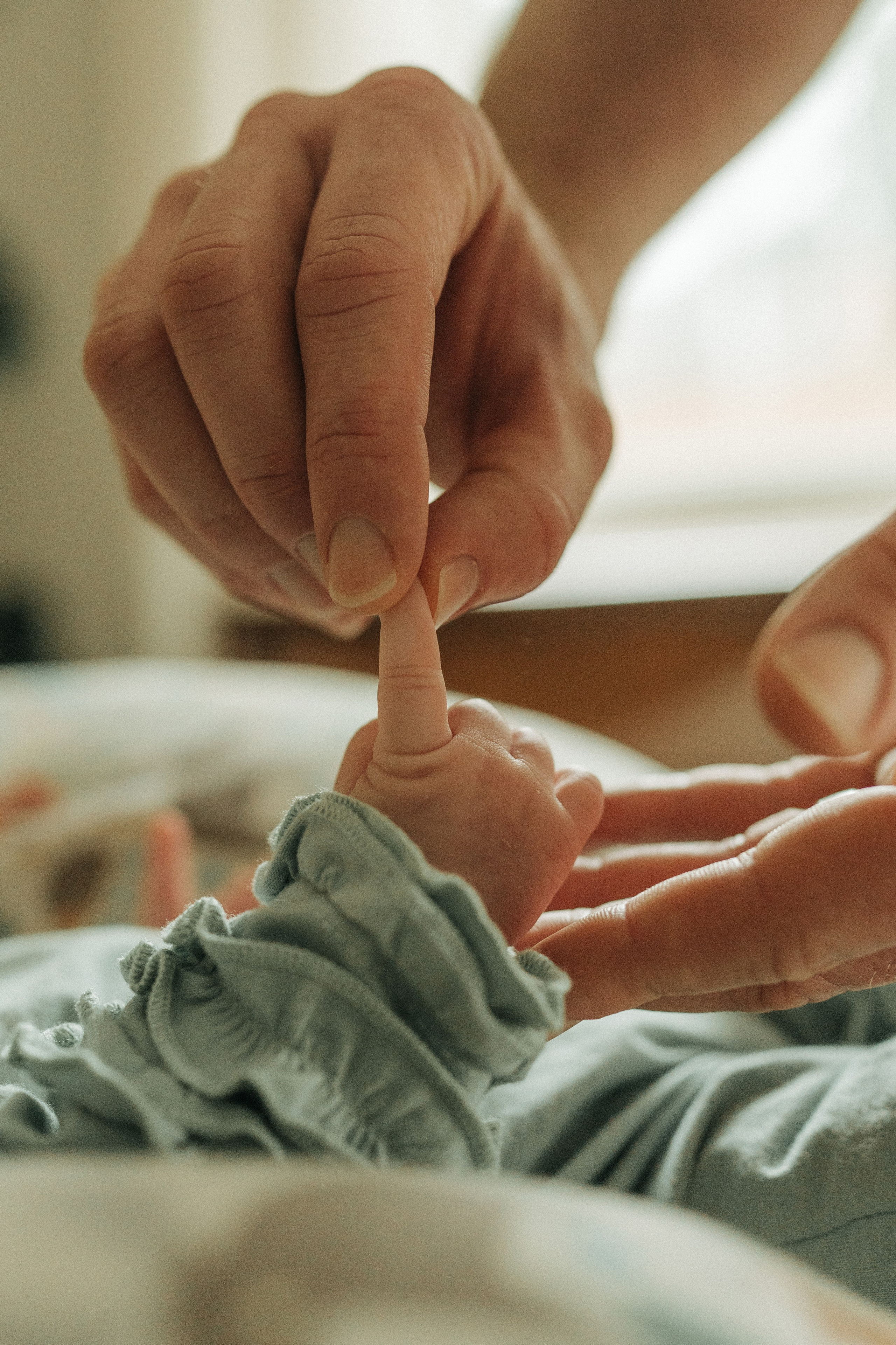 Newborn Photography with Parents – Gentle & Loving Moments. Alisa Tant — Family and newborn photographer Bucks County, Montgomery county, Philadelphia, NJ